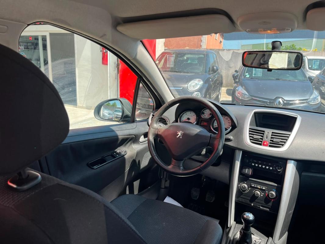 Peugeot 207 1.4 HDI 70 CH 5 PORTES – ENTIÈREMENT RÉVISÉE ET GARANTIE 12 MOIS EN EUROPE