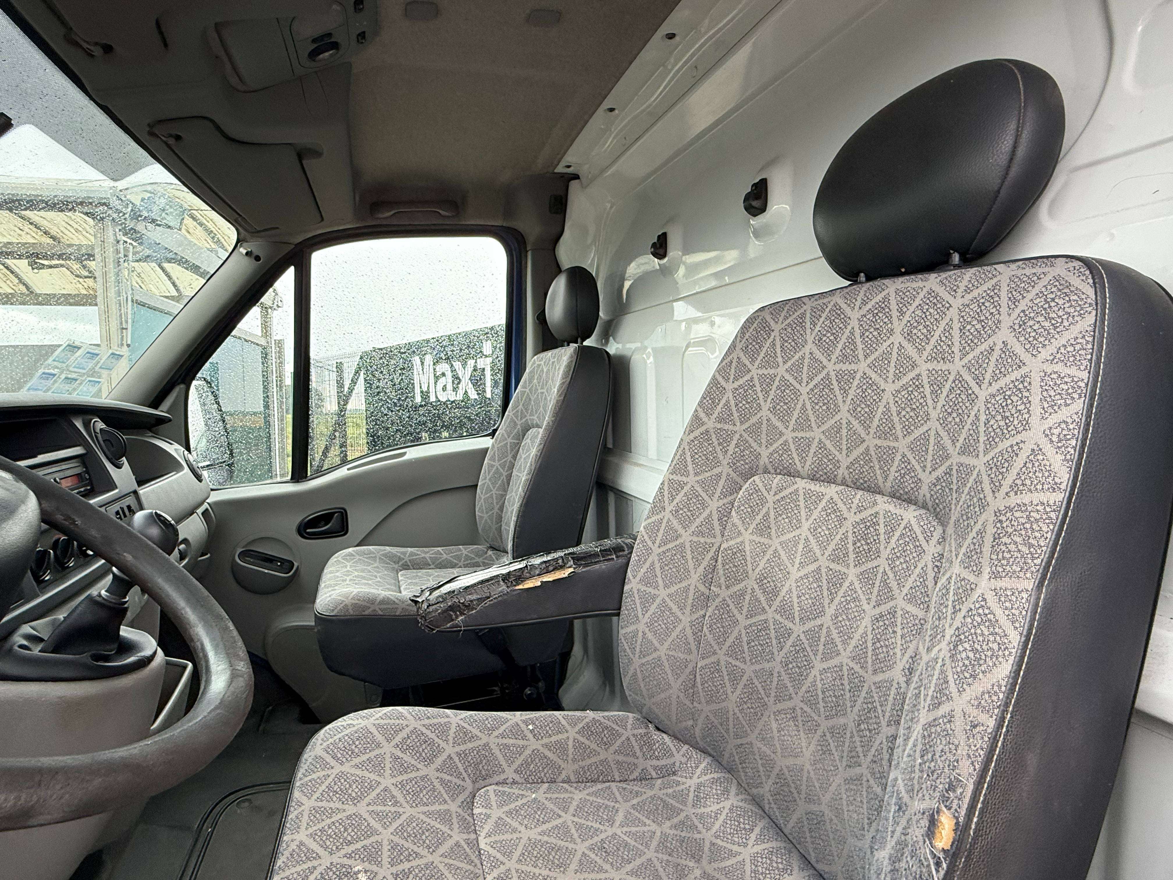 Renault Master 2.5 dCi 35 L3H2 / Uniquement marchand ou export!