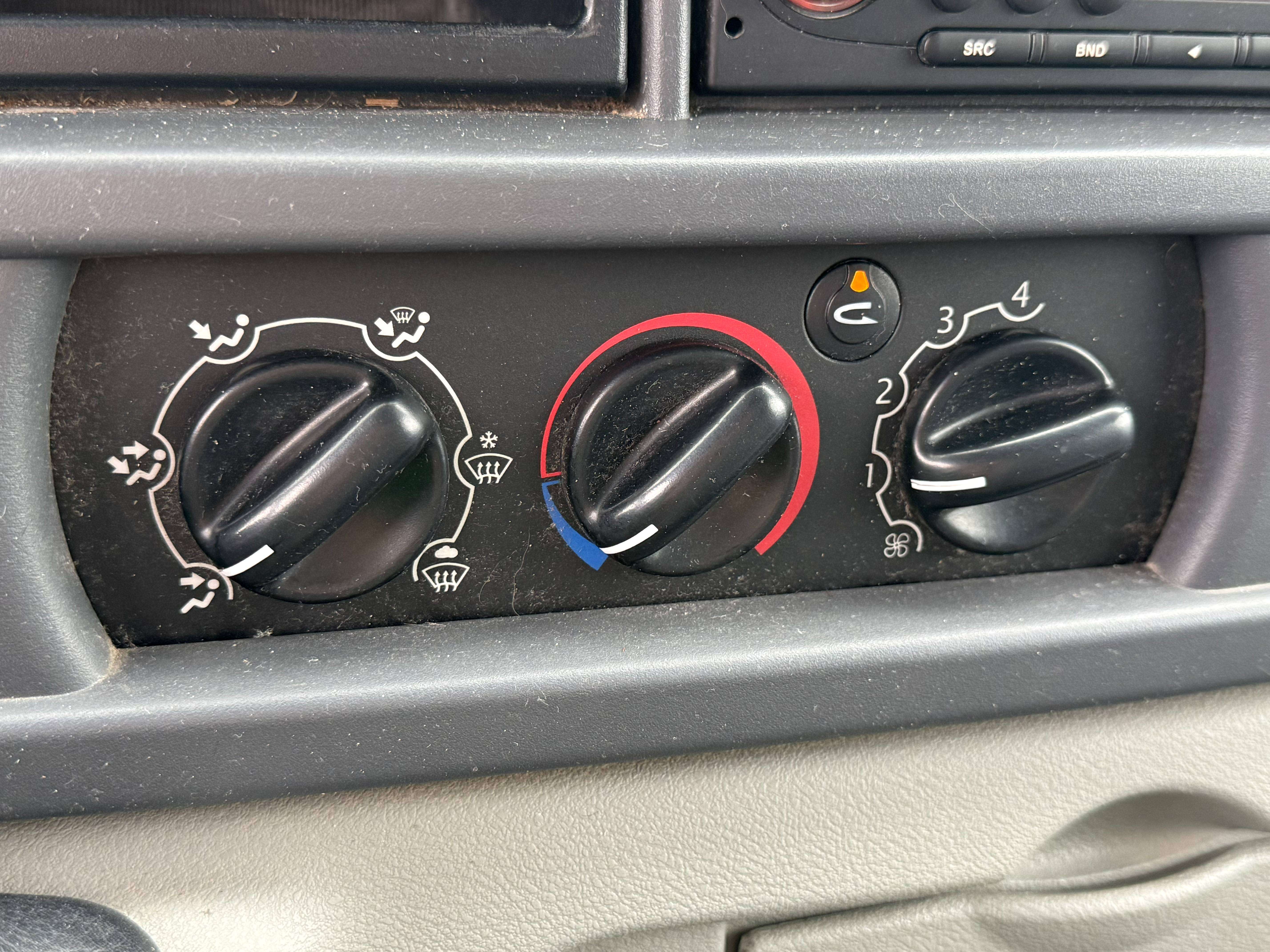 Renault Master 2.5 dCi 35 L3H2 / Uniquement marchand ou export!