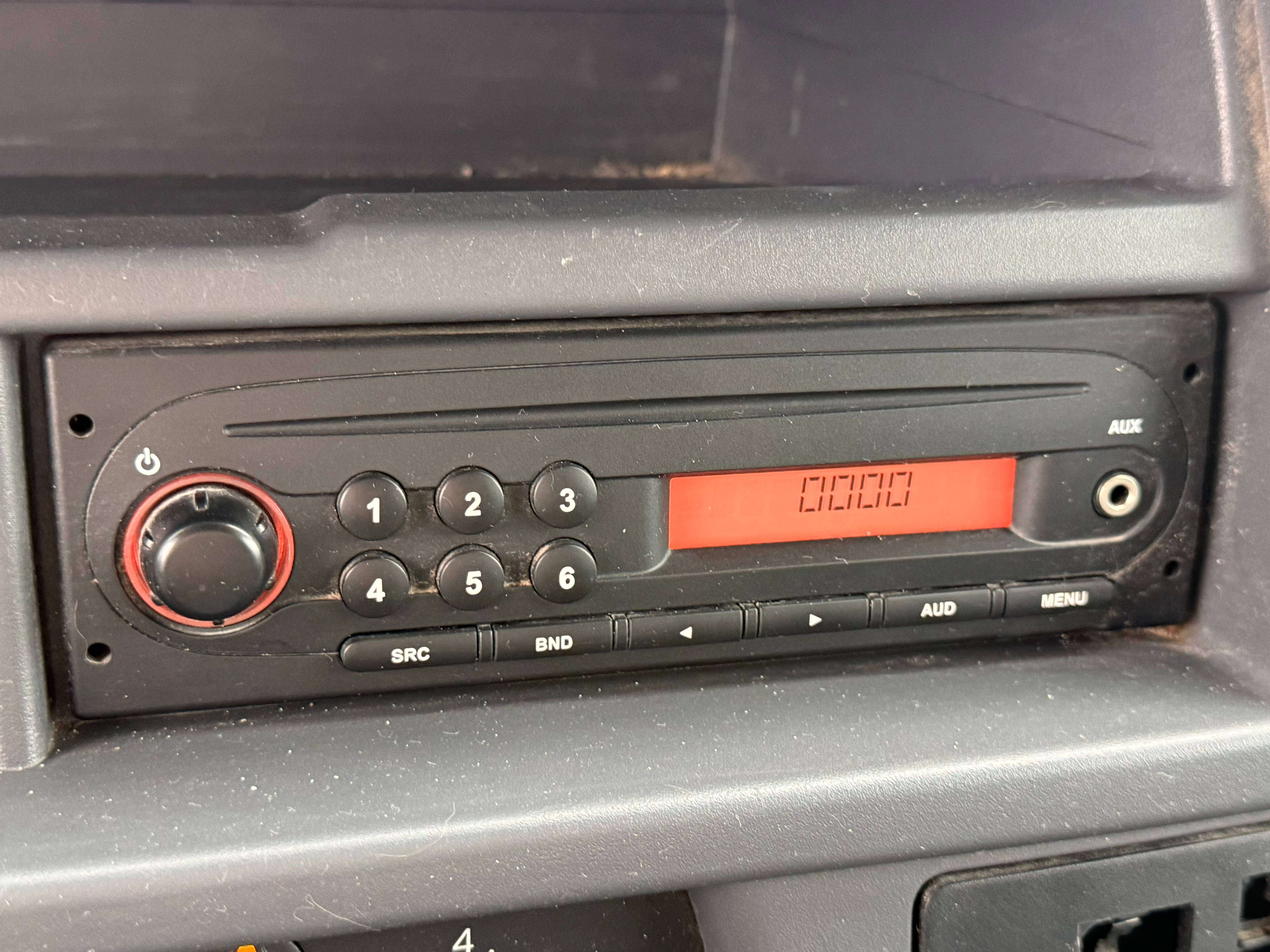 Renault Master 2.5 dCi 35 L3H2 / Uniquement marchand ou export!