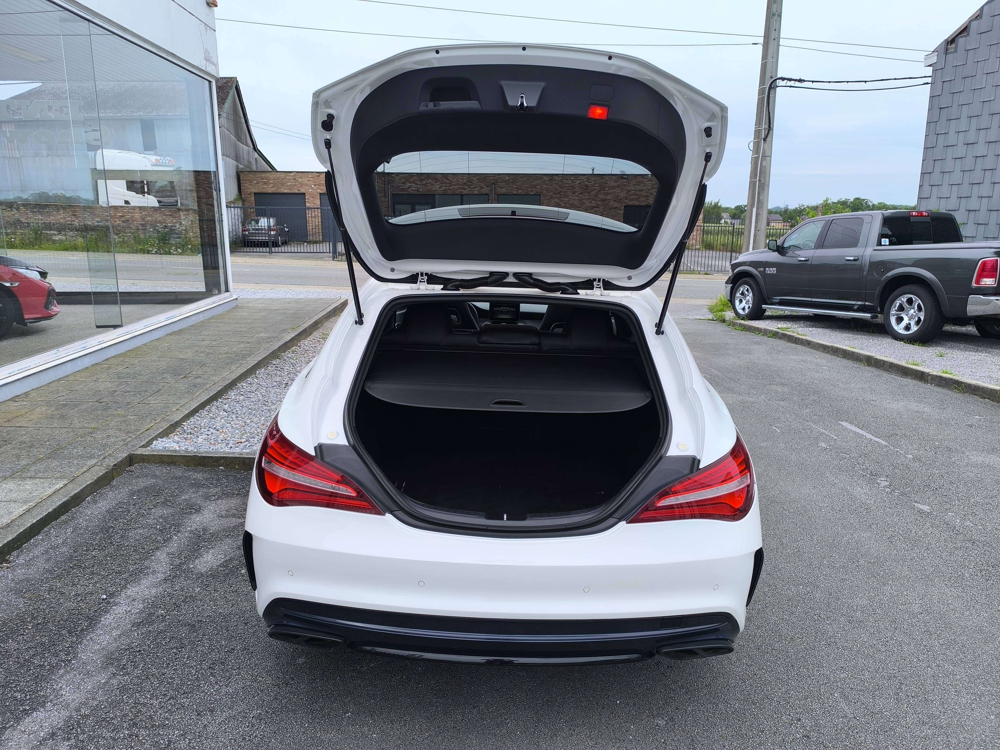 Mercedes-Benz CLA 180 SHOOTING BREAK PACK AMG NIGHT TOIT PANO CUIR  FULL