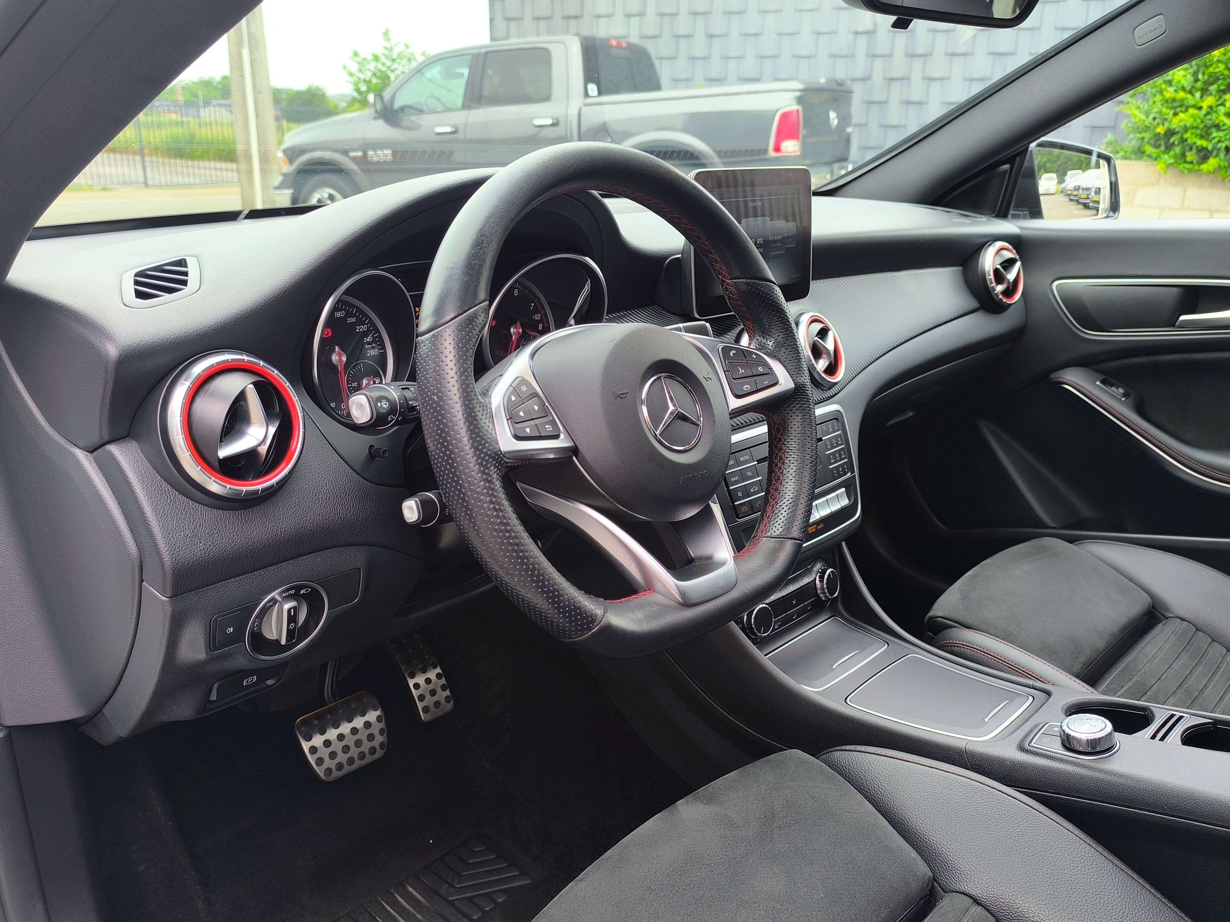 Mercedes-Benz CLA 180 SHOOTING BREAK PACK AMG NIGHT TOIT PANO CUIR  FULL