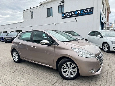 Peugeot 208 1.2i Benzine ** 1 JAAR GARANTIE ** !!