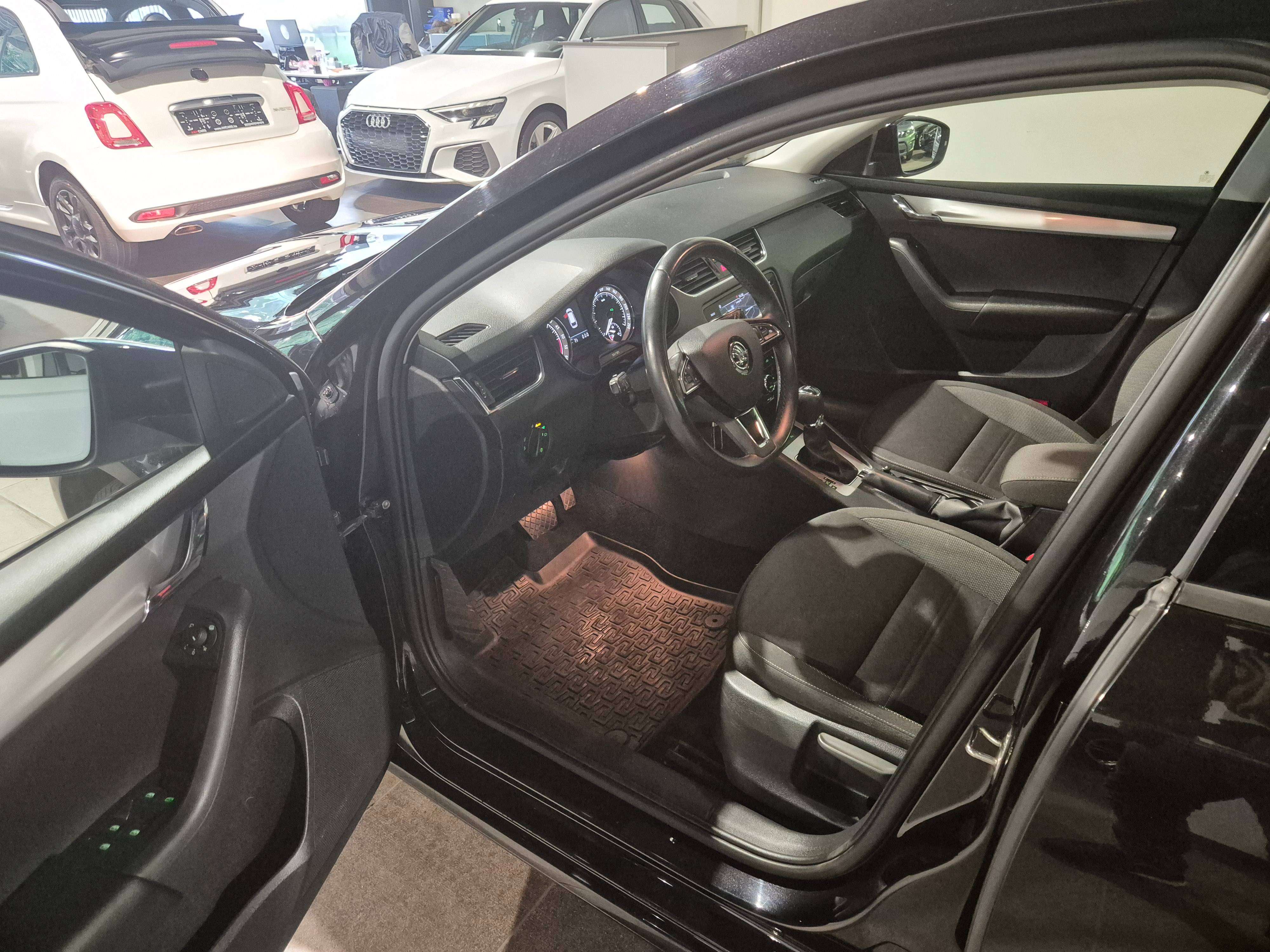 Skoda Octavia Octavia SW 1.6 CR TDi Ambition DSG (EU6.2)