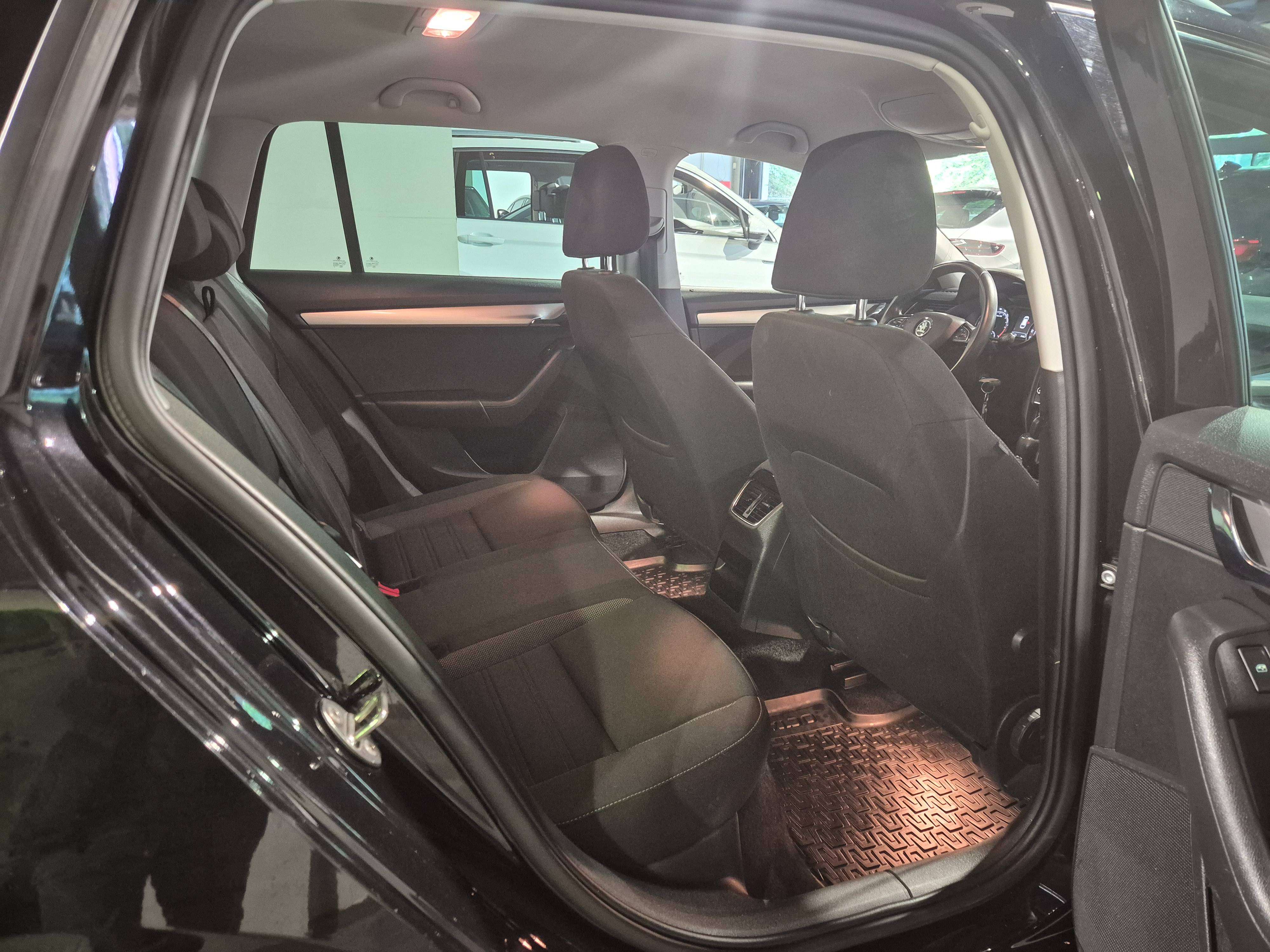 Skoda Octavia Octavia SW 1.6 CR TDi Ambition DSG (EU6.2)