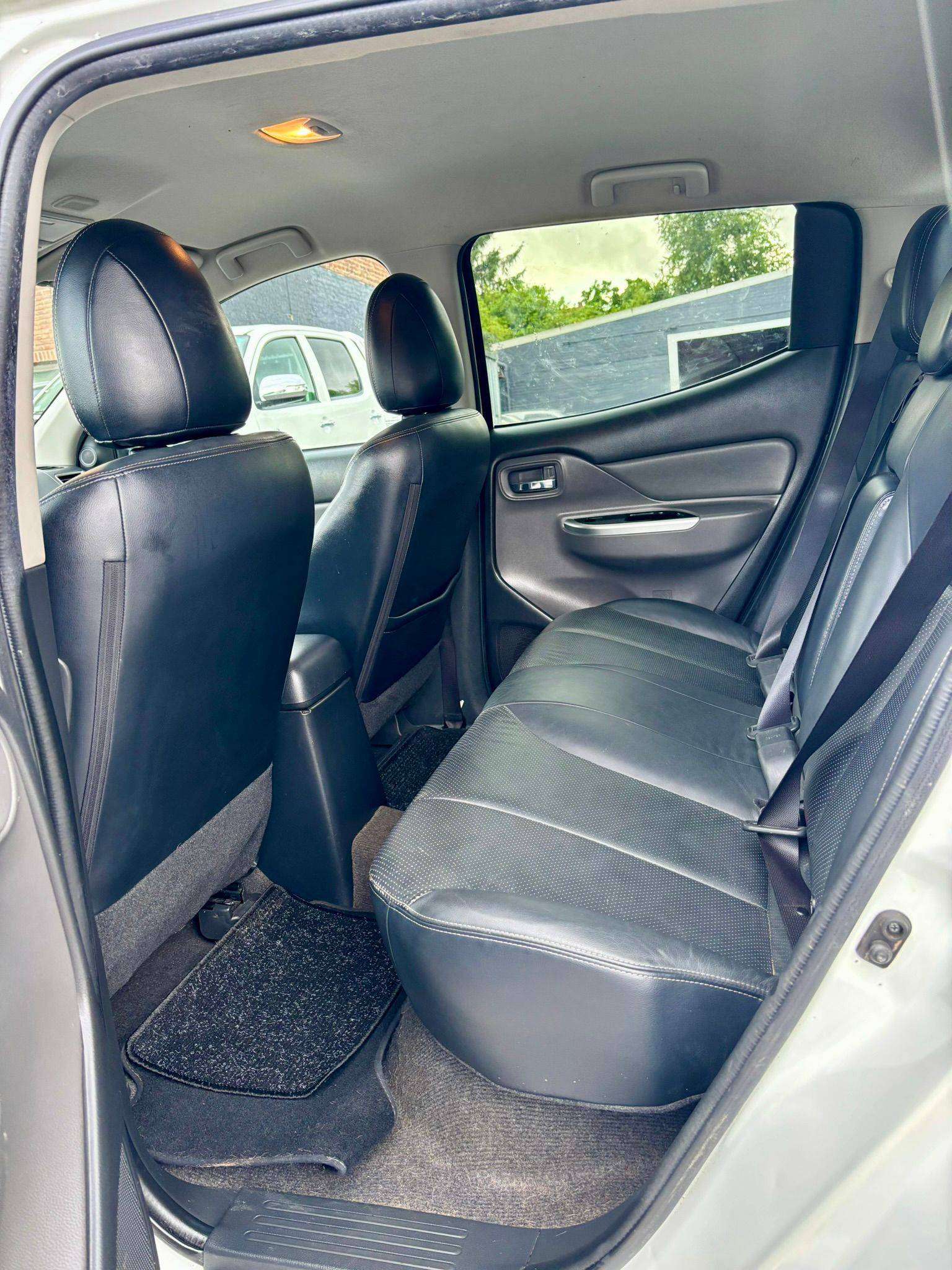 Mitsubishi L200 L 200/2.4 D/Good condition/Full Options