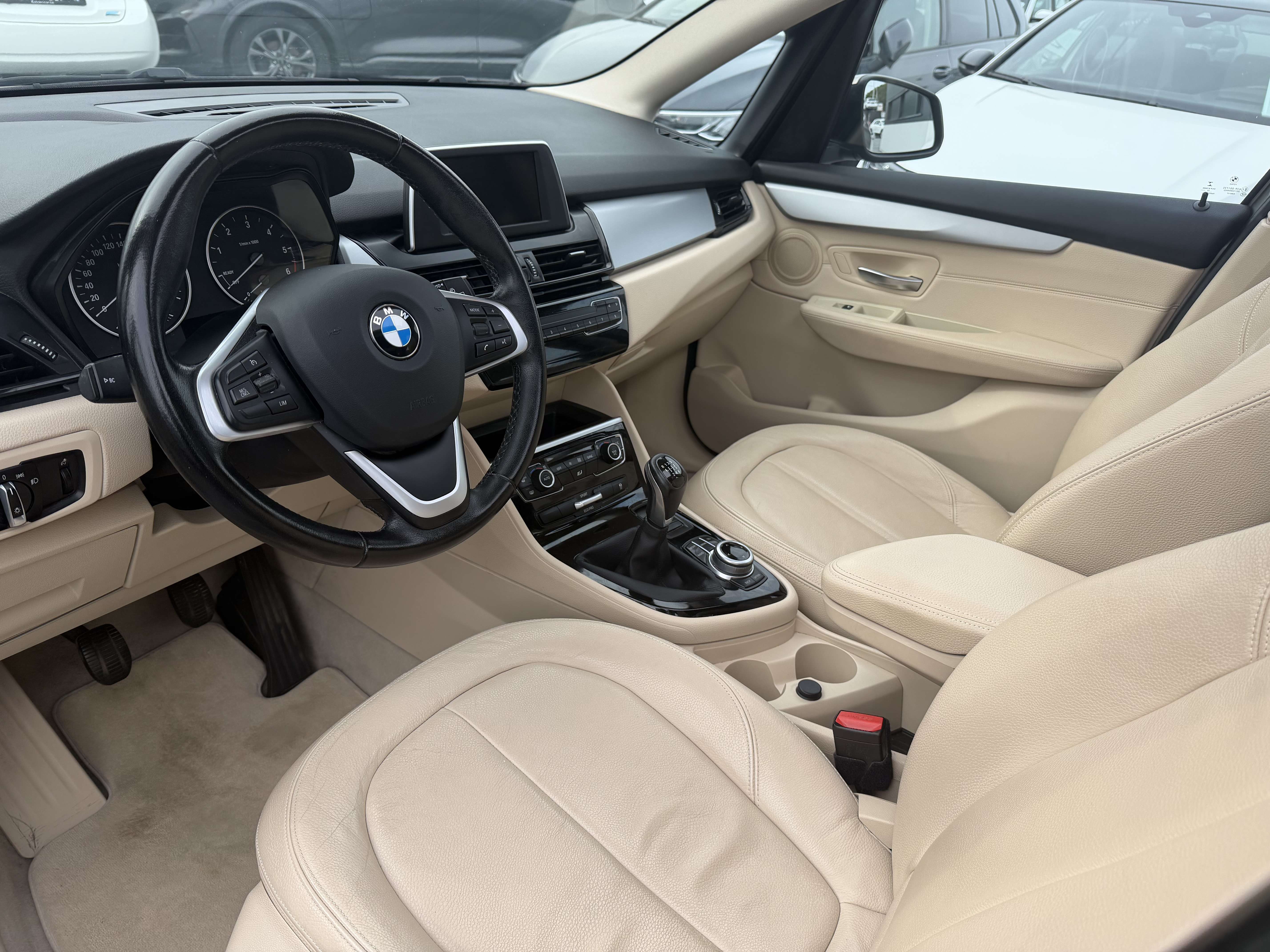 BMW 218 Active Tourer 218 d / Toit ouvrant / Navi / Clim / Cuir