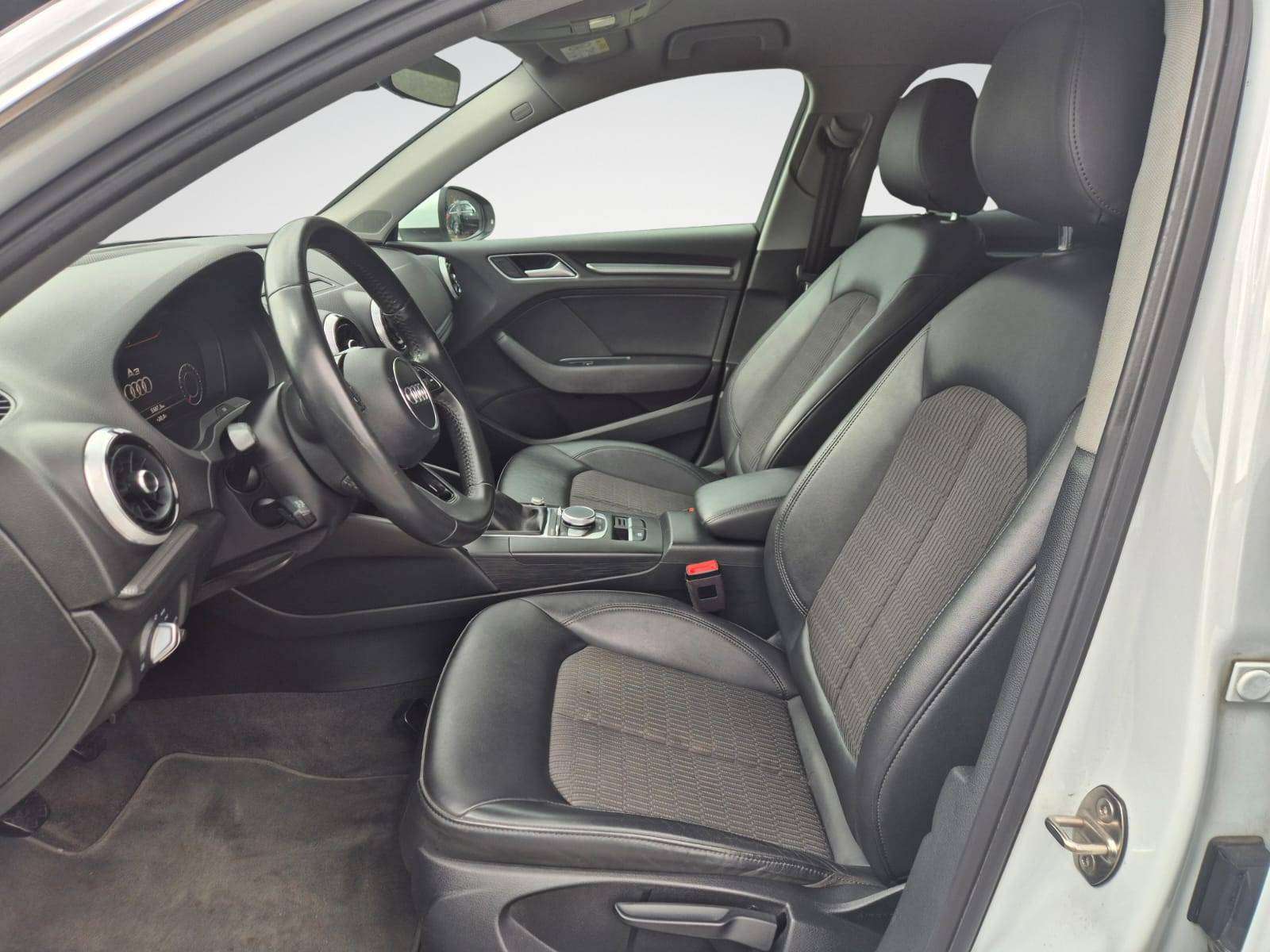 Audi A3 Sportback 1.6 TDi / S-Line Extérieur / Bluethoot / Navigation / Garantie 12 Mois