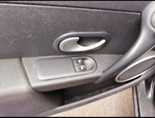 Renault Clio III 1.2 16V 75 RIP CURL 2 5P