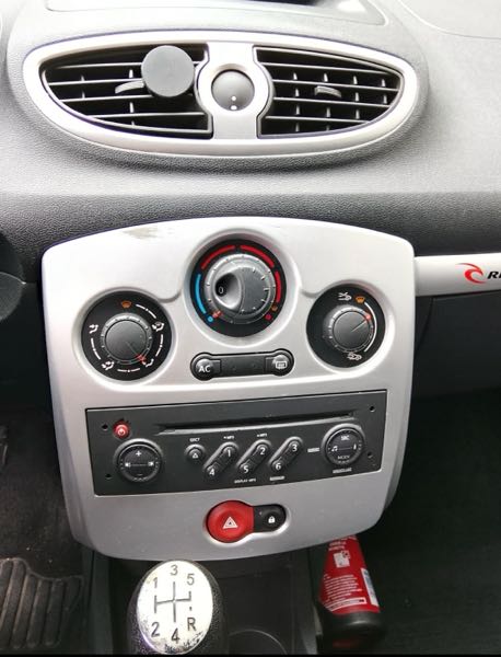 Renault Clio III 1.2 16V 75 RIP CURL 2 5P