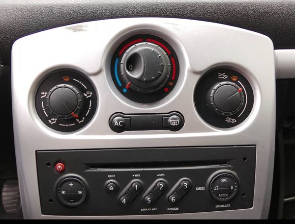 Renault Clio III 1.2 16V 75 RIP CURL 2 5P