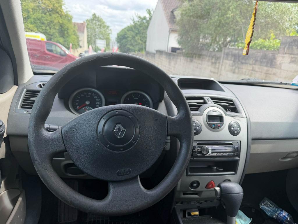 Renault Megane 1.6i 16V - 115 BVA II BERLINE Confort Authentique PHASE 1