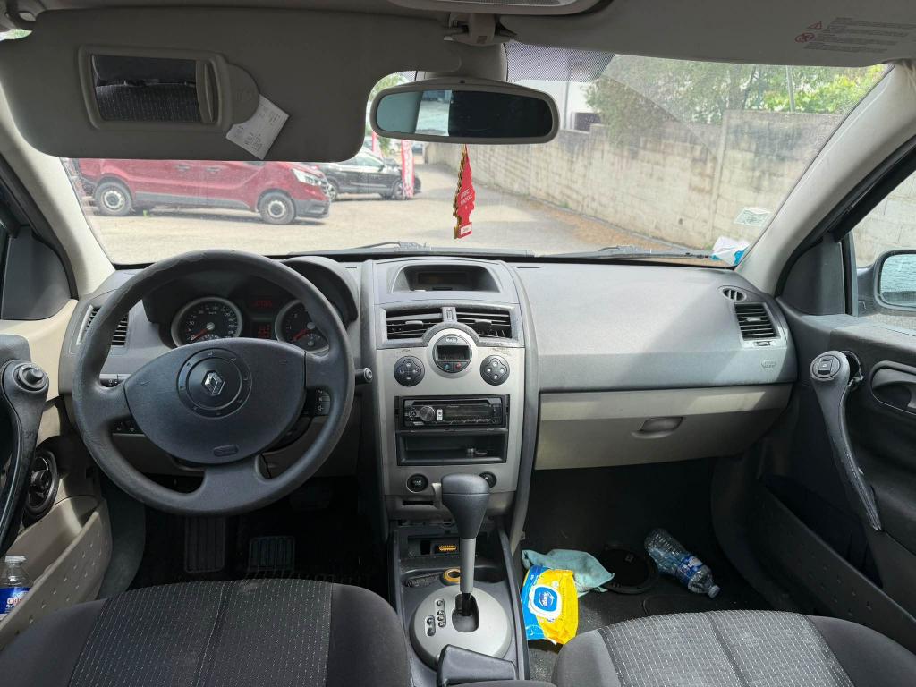 Renault Megane 1.6i 16V - 115 BVA II BERLINE Confort Authentique PHASE 1