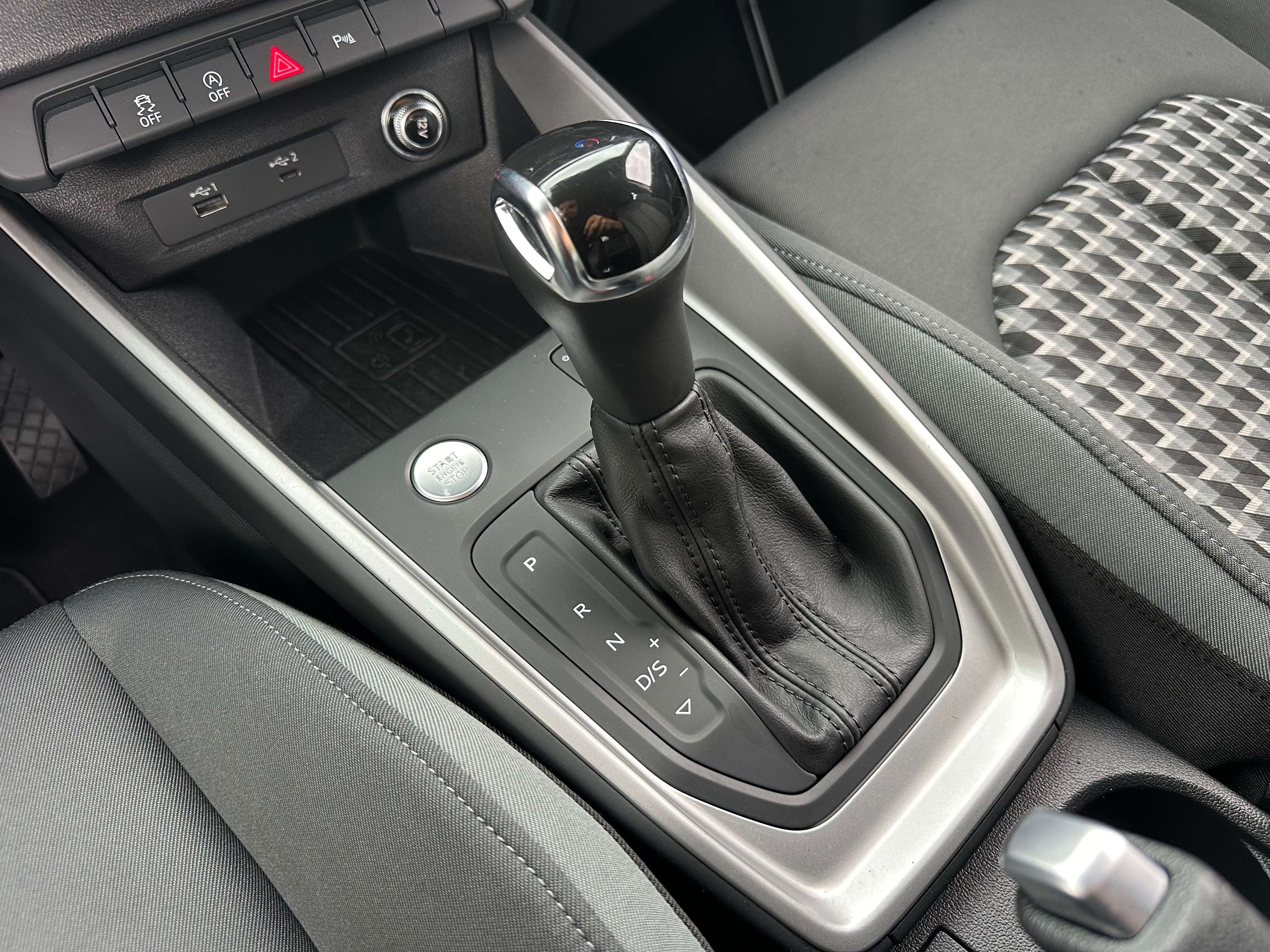 Audi A1 1.0 TFSI*S LINE*1ER MAIN*15694 HTVA*NEW MODEL*116 CV*LED*SIEG CHAUFF*CARPLAY
