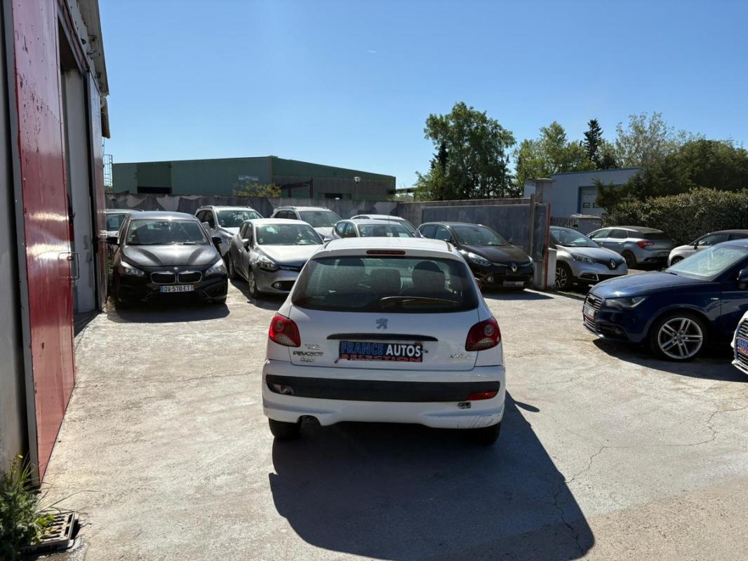 Peugeot 206+ 1.1i 60CH ESSENCE DE 2009 - ENTIÈREMENT RÉVISÉE & GARANTIE 12 MOIS EN EUROPE