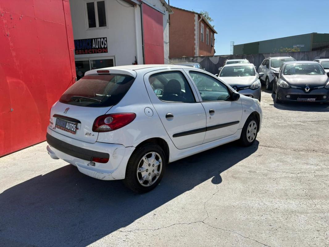 Peugeot 206+ 1.1i 60CH ESSENCE DE 2009 - ENTIÈREMENT RÉVISÉE & GARANTIE 12 MOIS EN EUROPE
