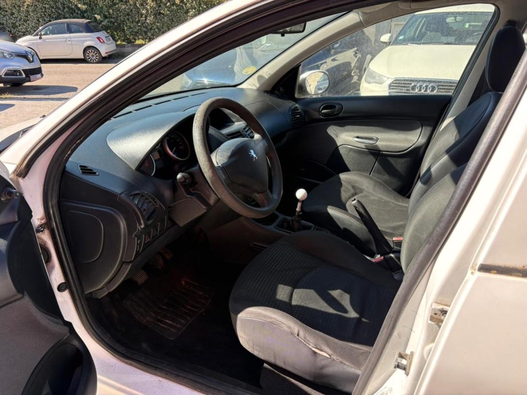 Peugeot 206+ 1.1i 60CH ESSENCE DE 2009 - ENTIÈREMENT RÉVISÉE & GARANTIE 12 MOIS EN EUROPE