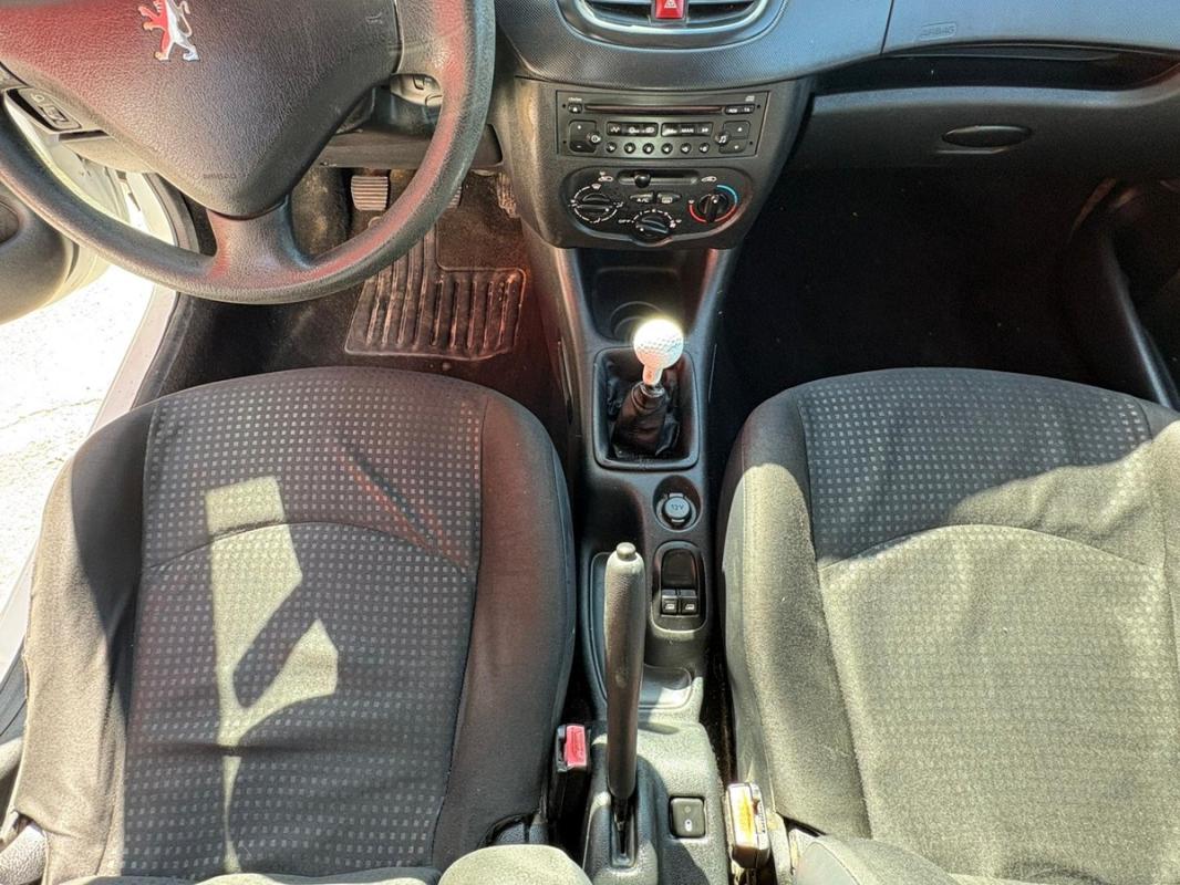 Peugeot 206+ 1.1i 60CH ESSENCE DE 2009 - ENTIÈREMENT RÉVISÉE & GARANTIE 12 MOIS EN EUROPE