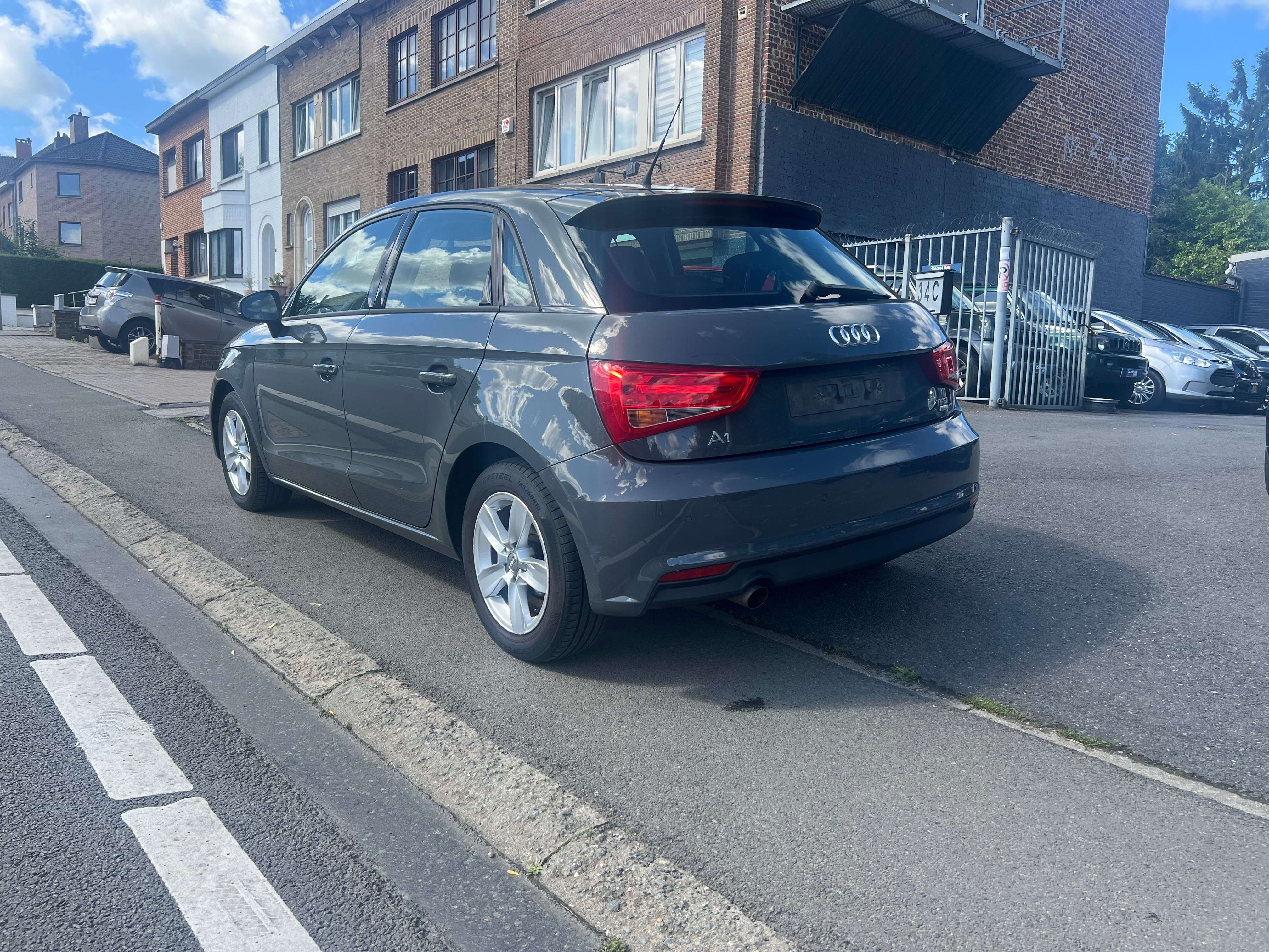 Audi A1 Sportback 1.0 TFSI Sport S tronic GPS CUIR SIÈGES SPORT CHAUFFANTS GARANTIE CRÉDIT 100%