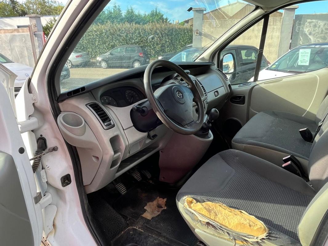 Opel Vivaro 2.0L CDTI 114 CH 3 PLACES DIESEL - ENTIÈREMENT RÉVISÉE ET GARANTIE EN EUROPE