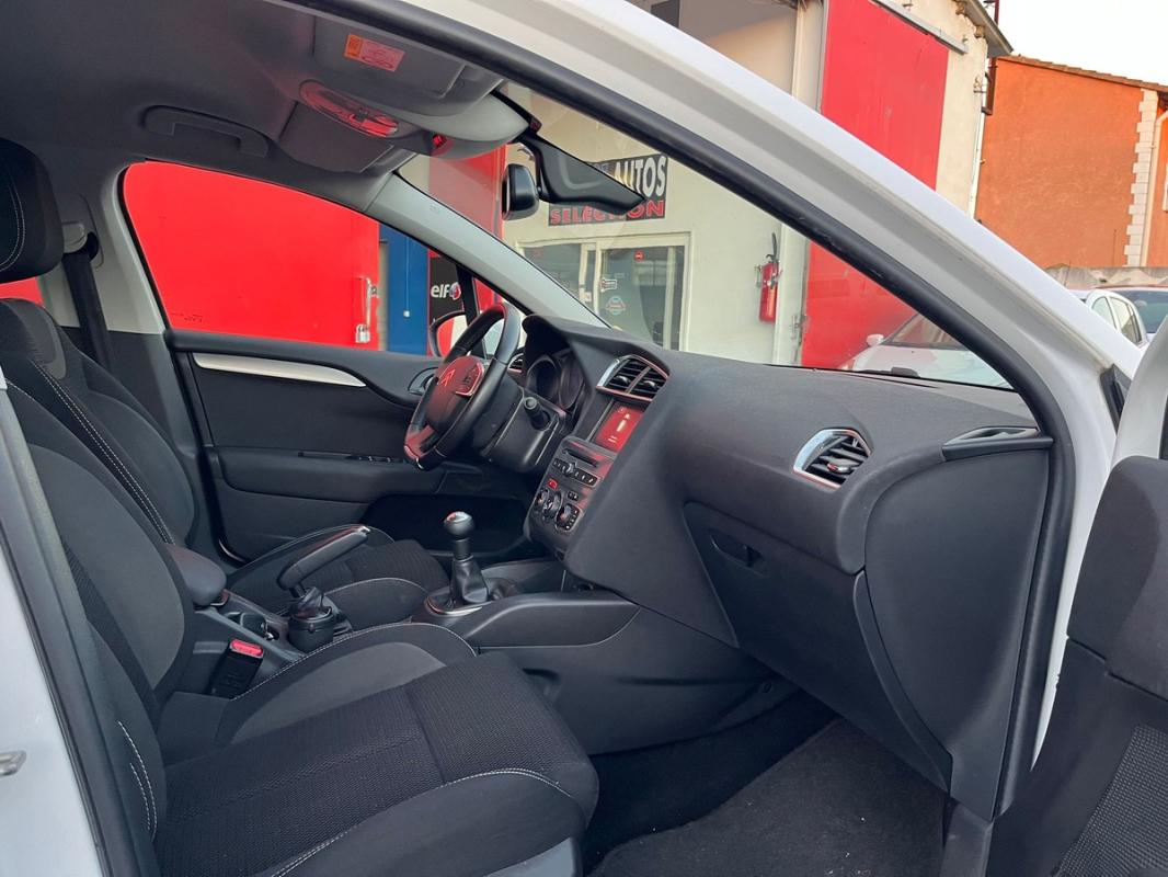 Citroen C4 111 CH ESSENCE CRIT'AIR 1 | ENTIÈREMENT RÉVISÉE ET GARANTIE EN EUROPE