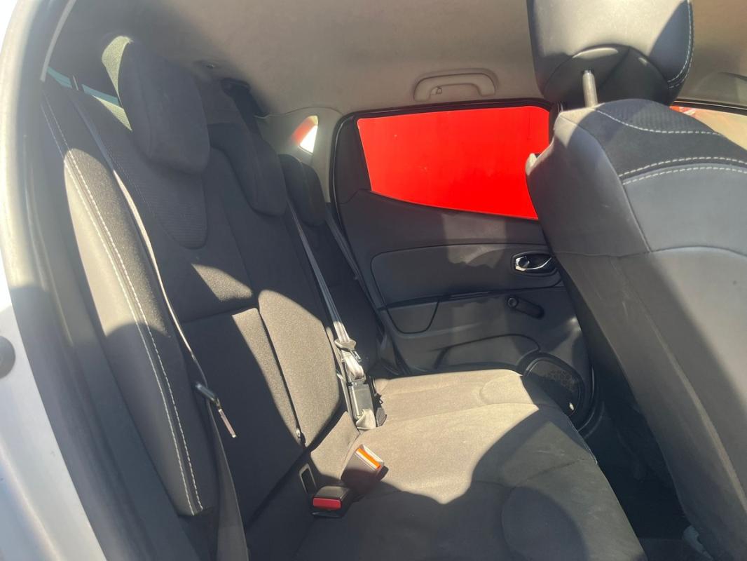 Renault Clio IV 1.5L DCI AVEC RADARS DE RECUL - ENTIÈREMENT RÉVISÉE ET GARANTIE 12 MOIS EN EUROPE