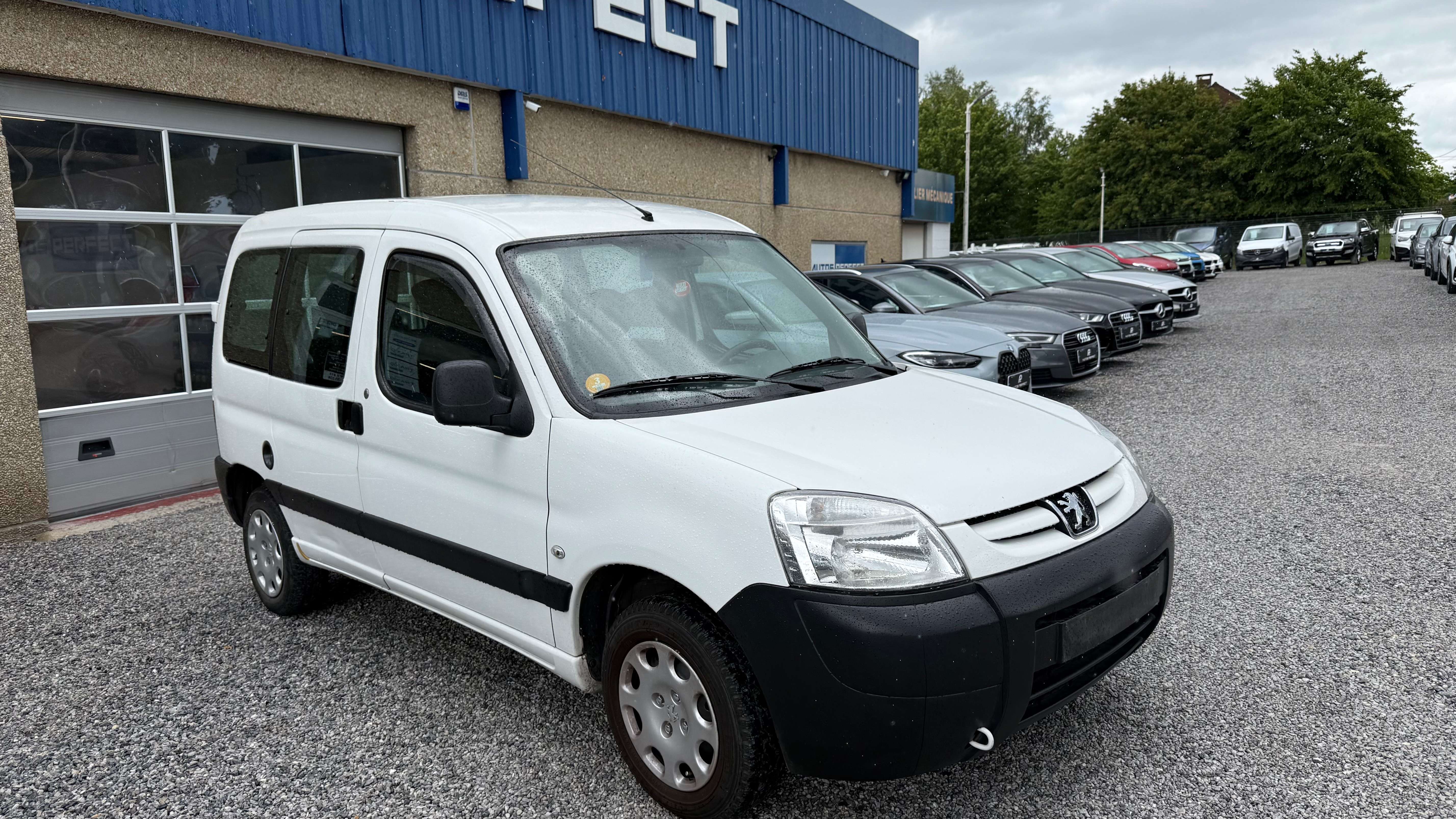 Peugeot Partner 1.6 HDi 5 PLACES DOUBLE PORTES COULISSANTES TRES BON ETAT