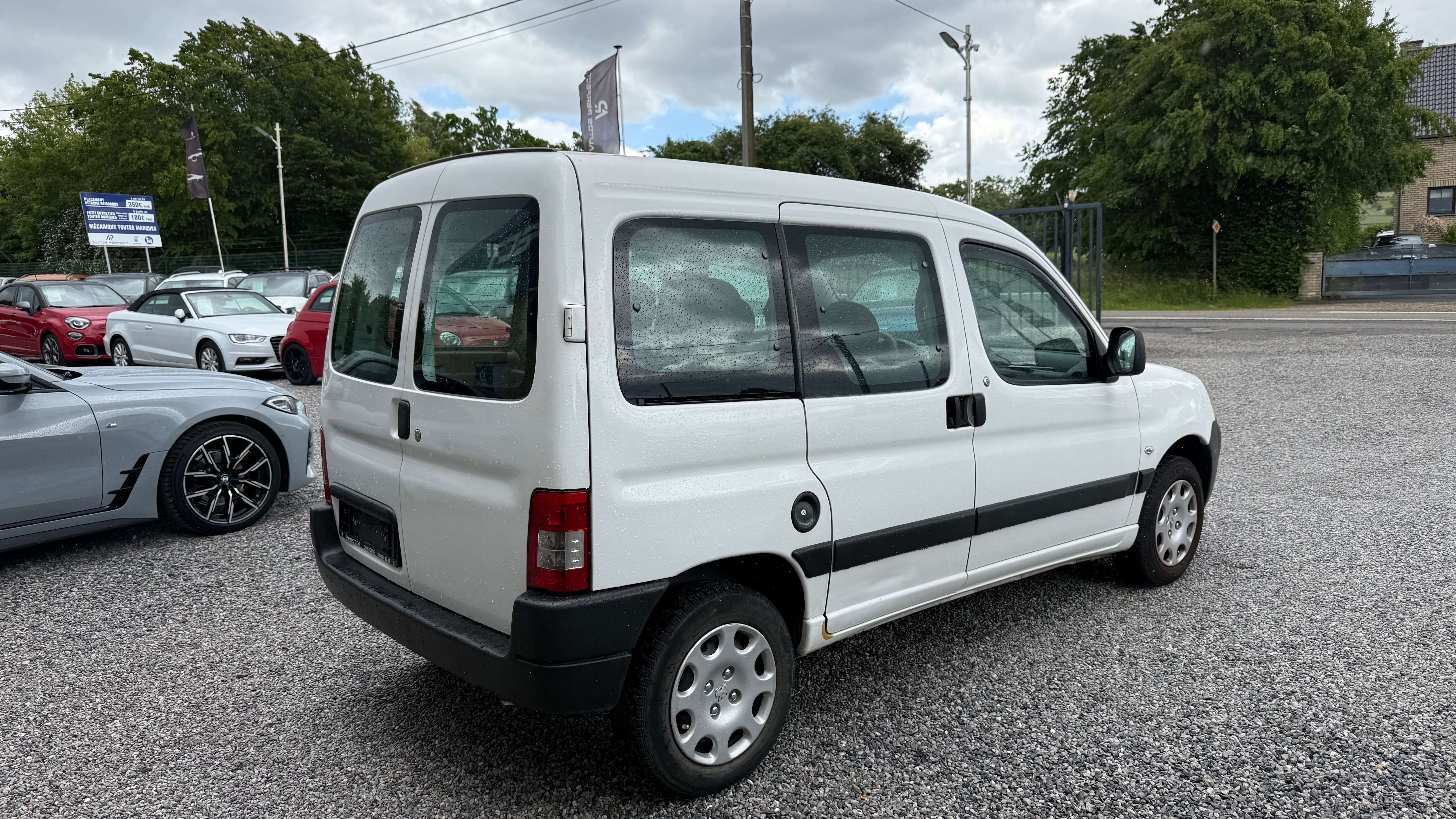 Peugeot Partner 1.6 HDi 5 PLACES DOUBLE PORTES COULISSANTES TRES BON ETAT