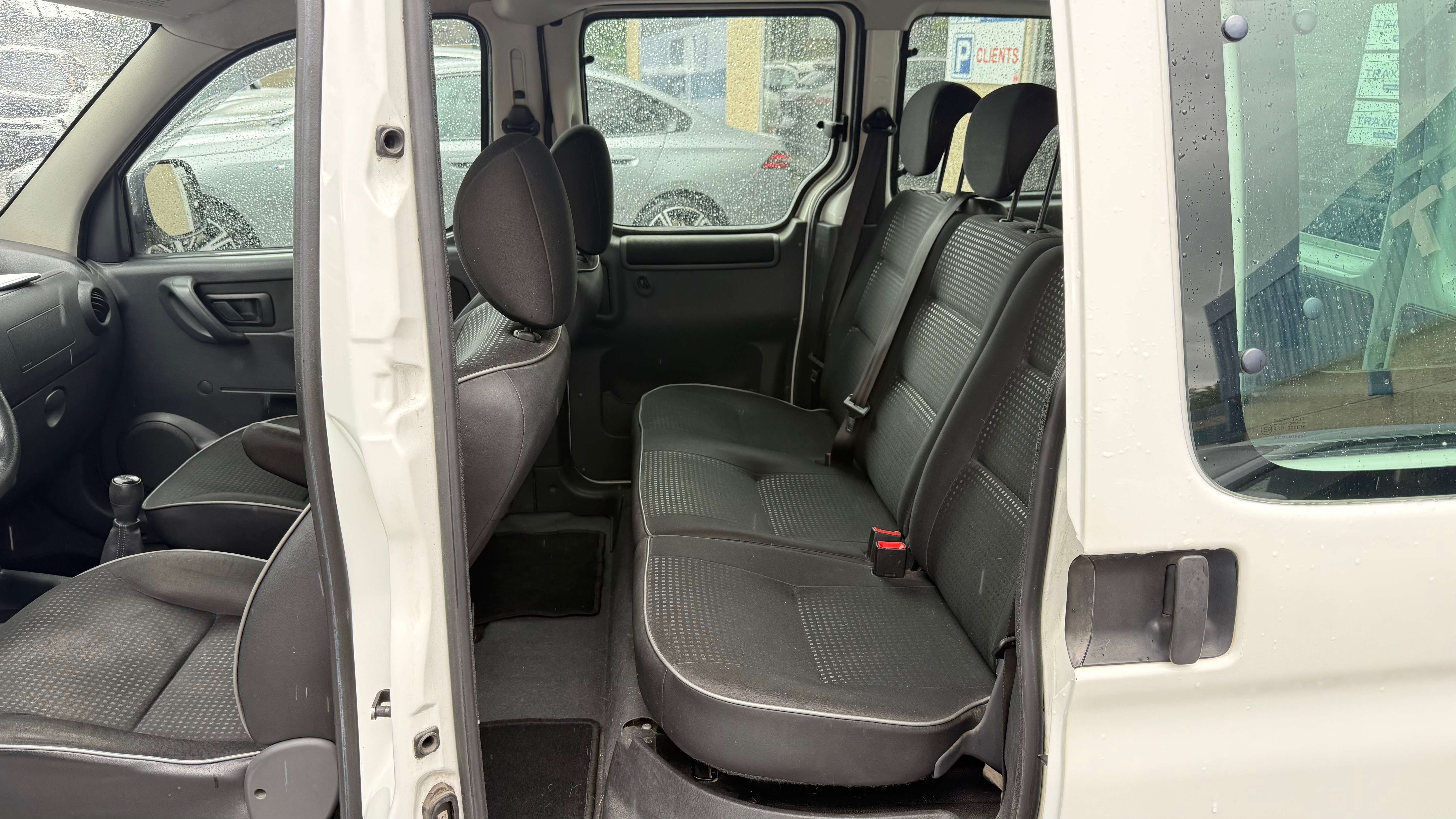 Peugeot Partner 1.6 HDi 5 PLACES DOUBLE PORTES COULISSANTES TRES BON ETAT