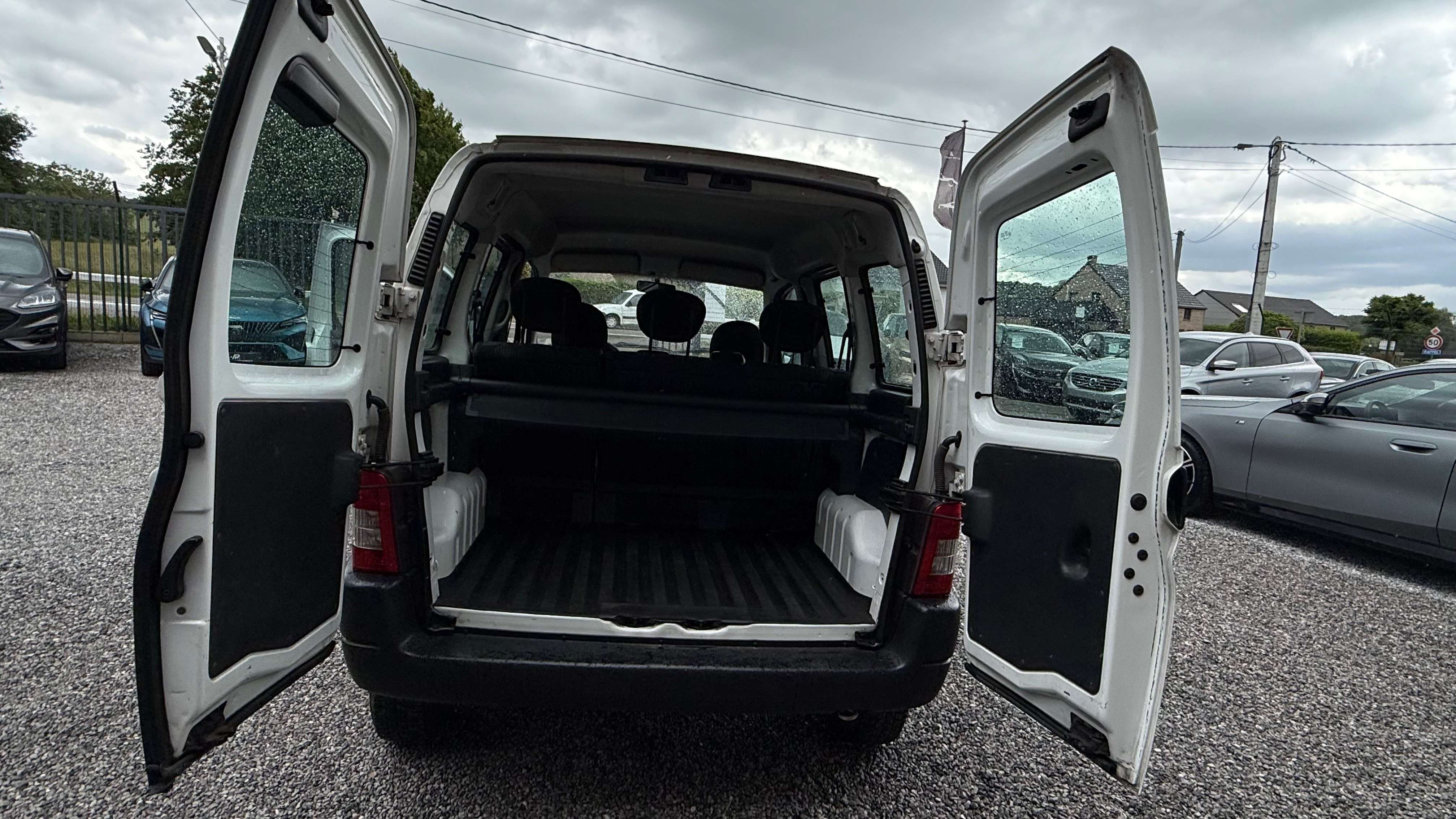 Peugeot Partner 1.6 HDi 5 PLACES DOUBLE PORTES COULISSANTES TRES BON ETAT