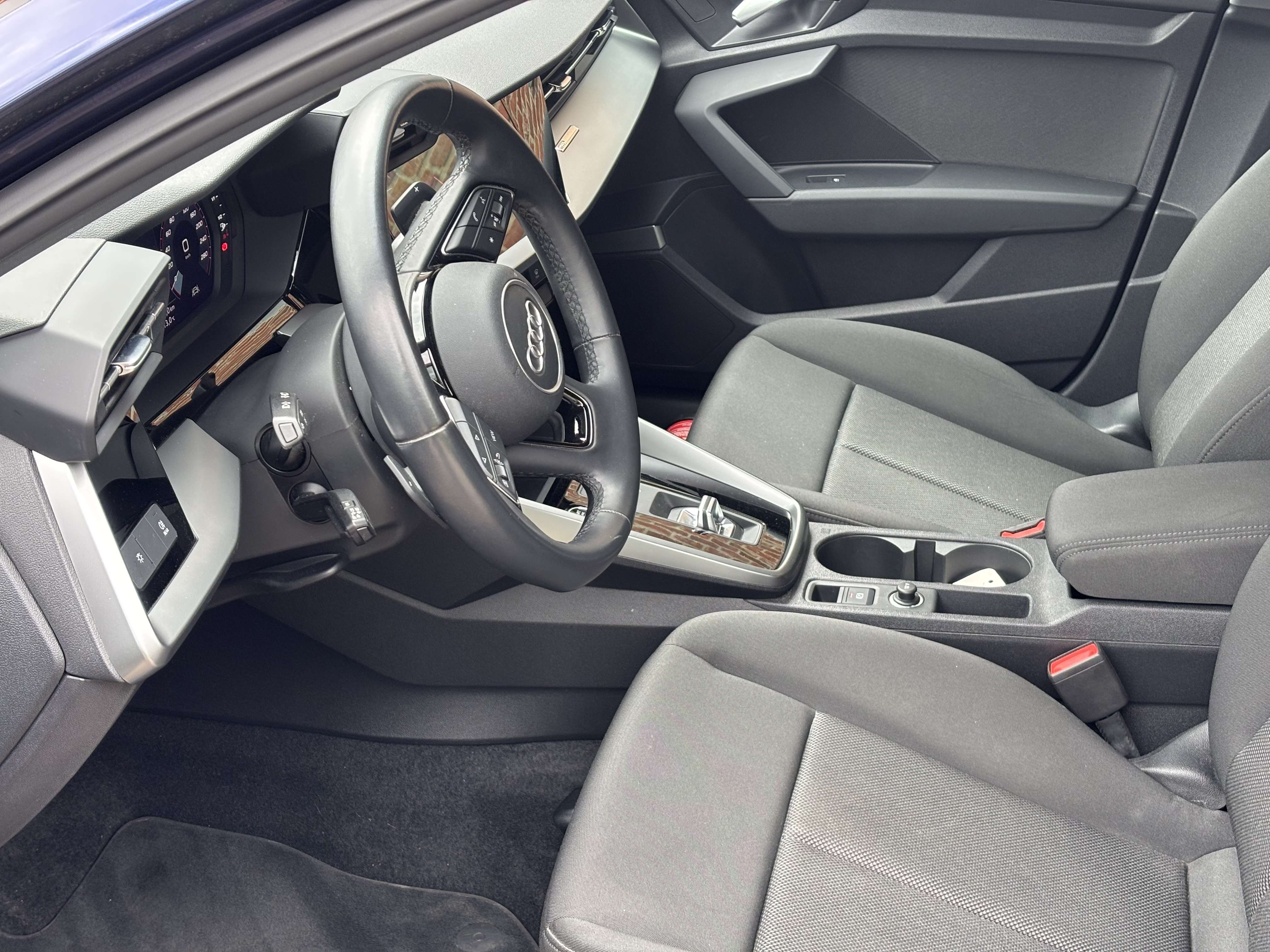 Audi A3 30TFSI S Tronic 12mois Garantie)