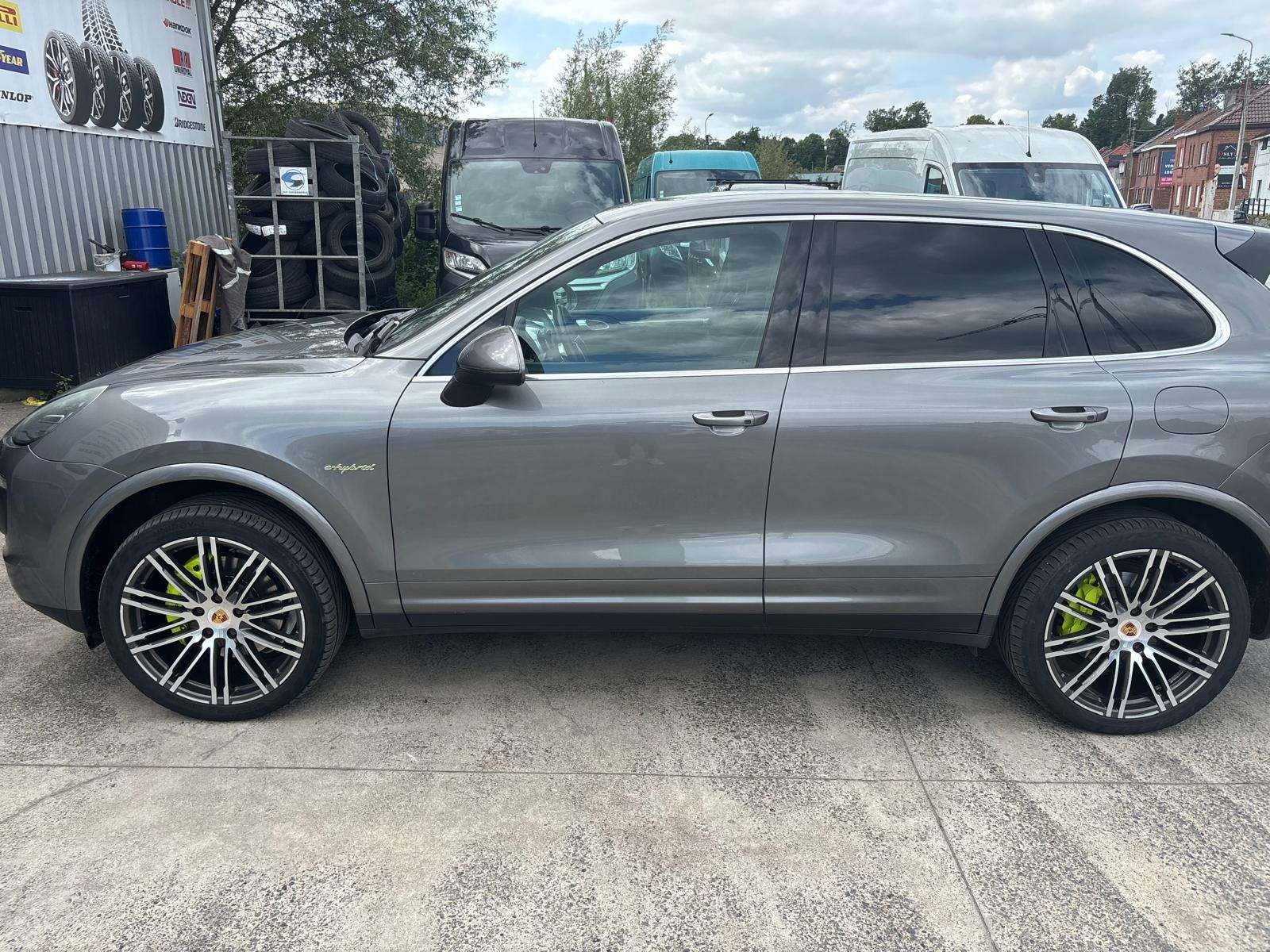 Porsche Cayenne Cayenne 3.0i V6 PHEV S Tiptronic S (306 kW)