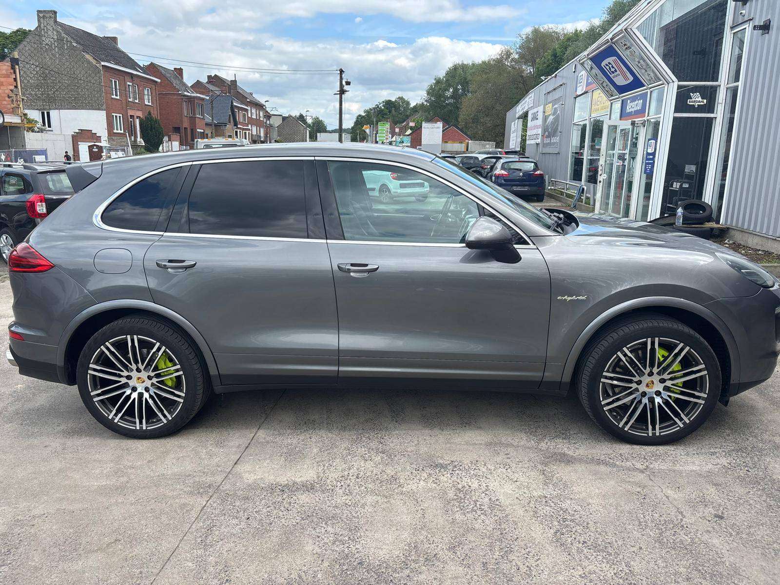 Porsche Cayenne Cayenne 3.0i V6 PHEV S Tiptronic S (306 kW)