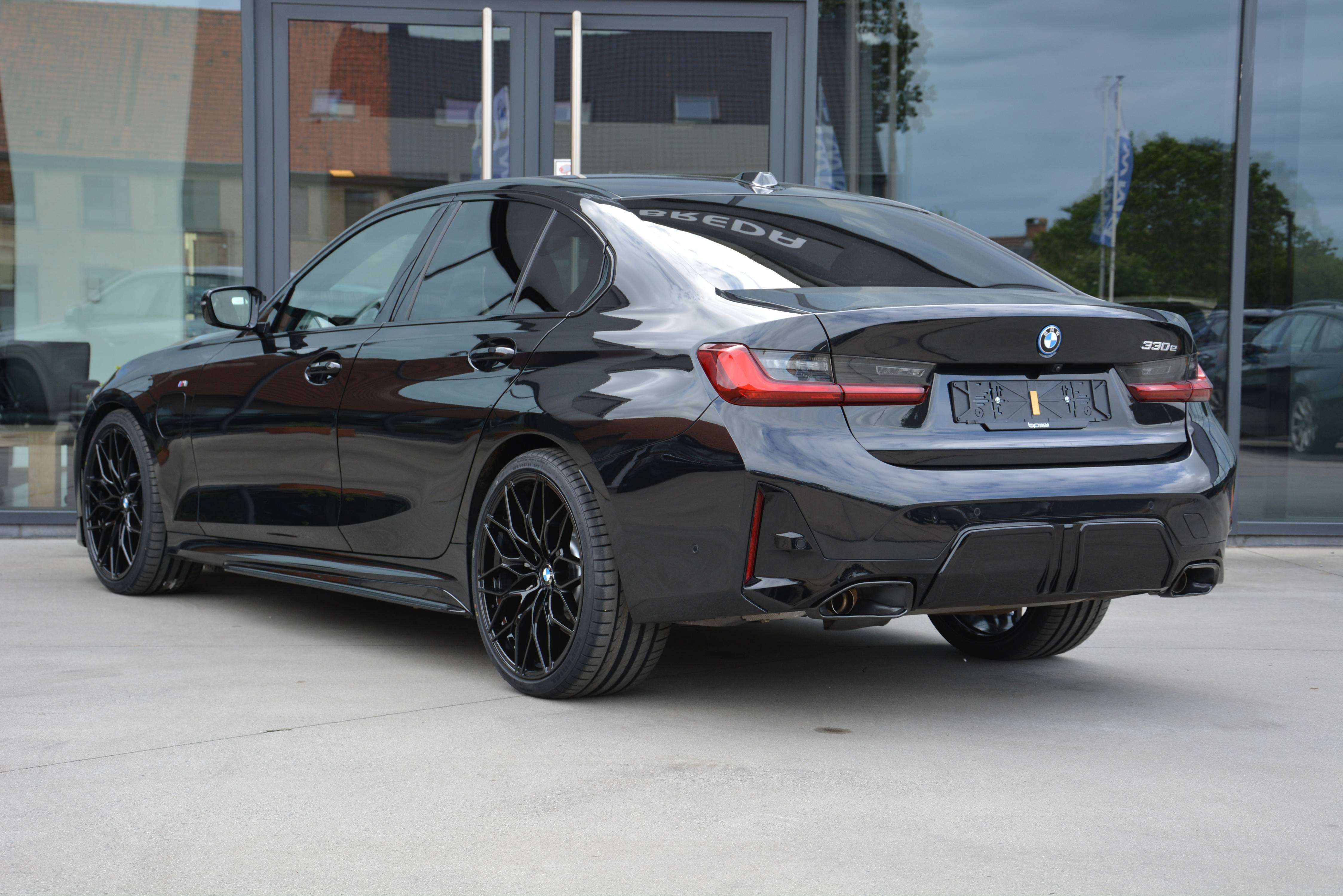 BMW 330 e M-performance/ACC/HUD/360cam/Keyless
