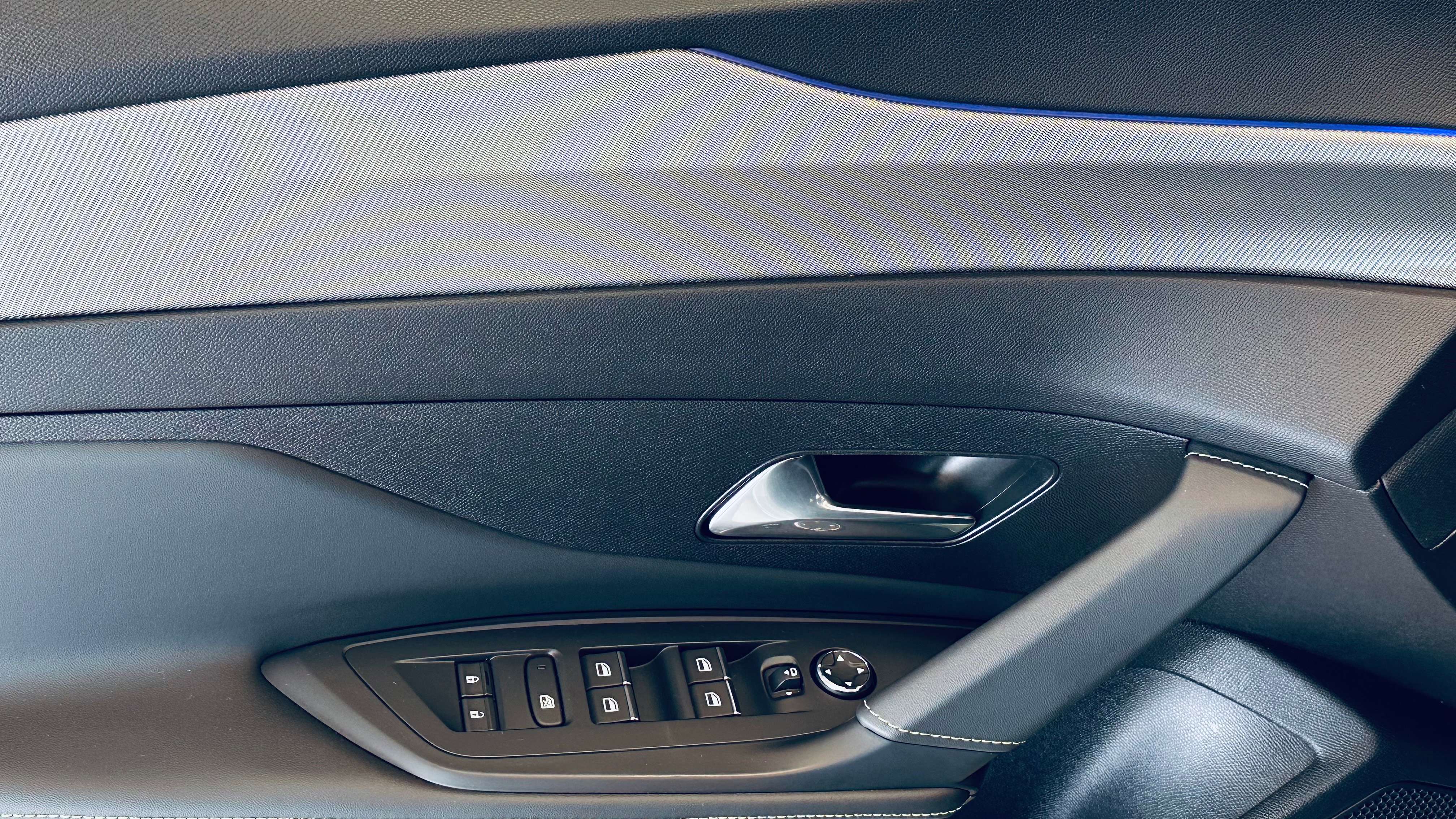 Peugeot 308 1.2GT BOITE AUTO CAMERA 360° PDC CARPLAY SIEGE ELEC-CHAUFF-MASSANT
