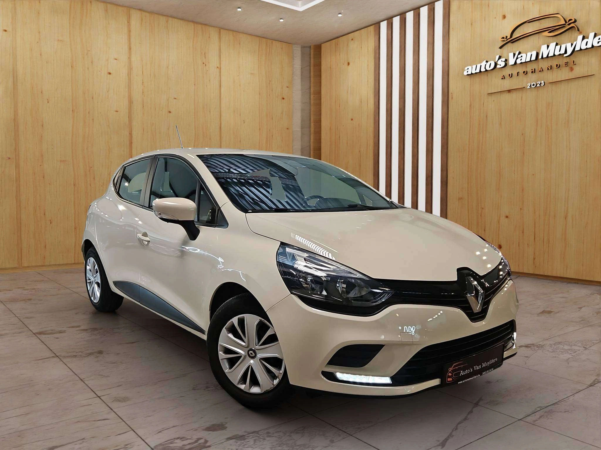 Renault Clio 15600 km Nieuw staat !!!
