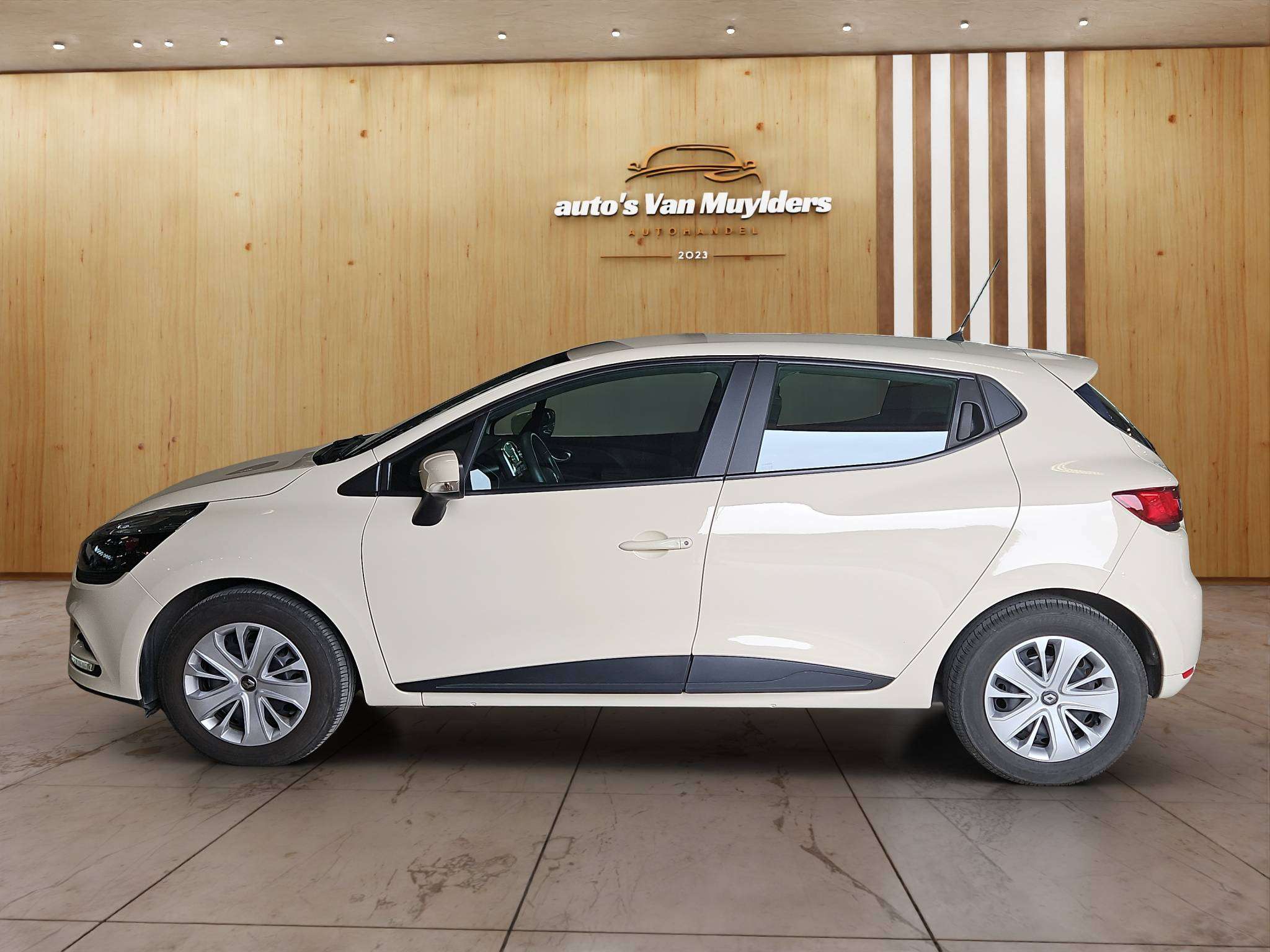 Renault Clio 15600 km Nieuw staat !!!