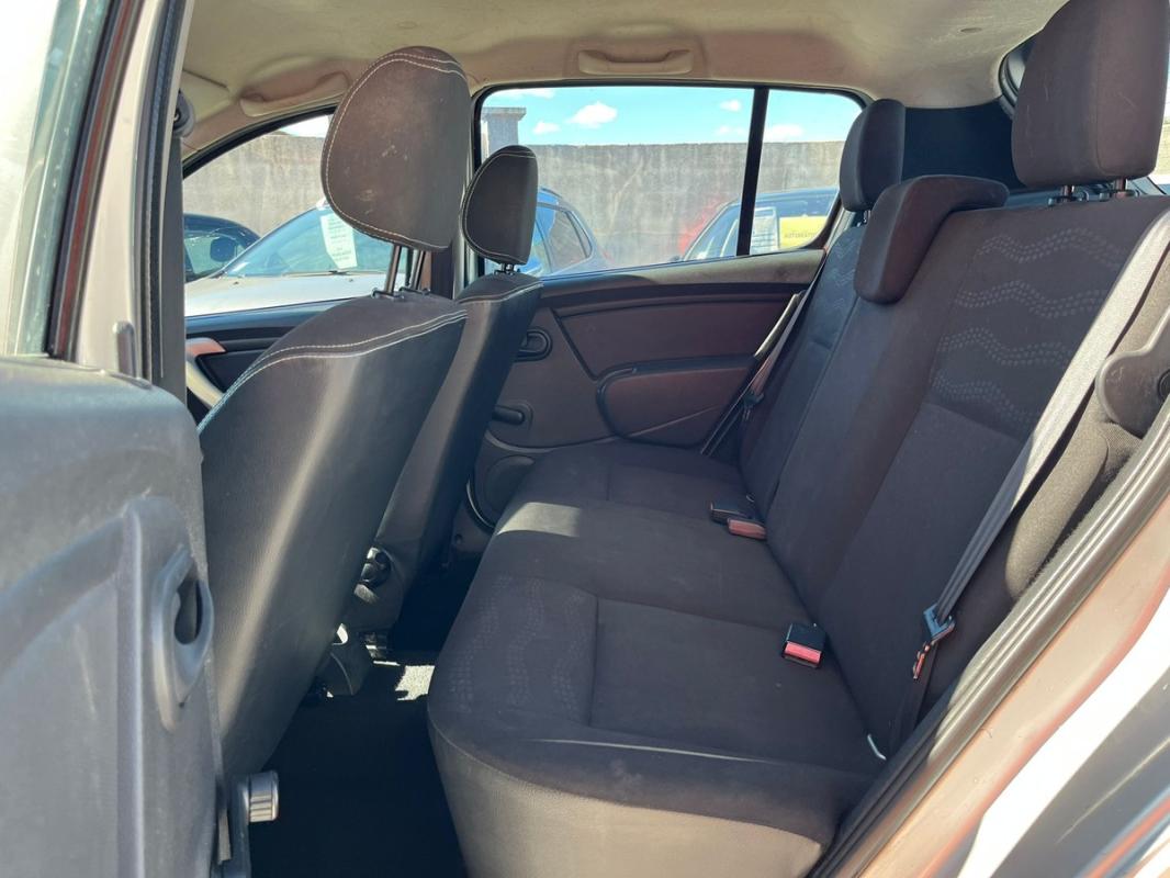 Dacia Sandero 1.5 DCI 70 CHEVAUX - TRÈS PROPRE ROBUSTE ENTIÈREMENT RÉVISÉE ET GARANTIE
