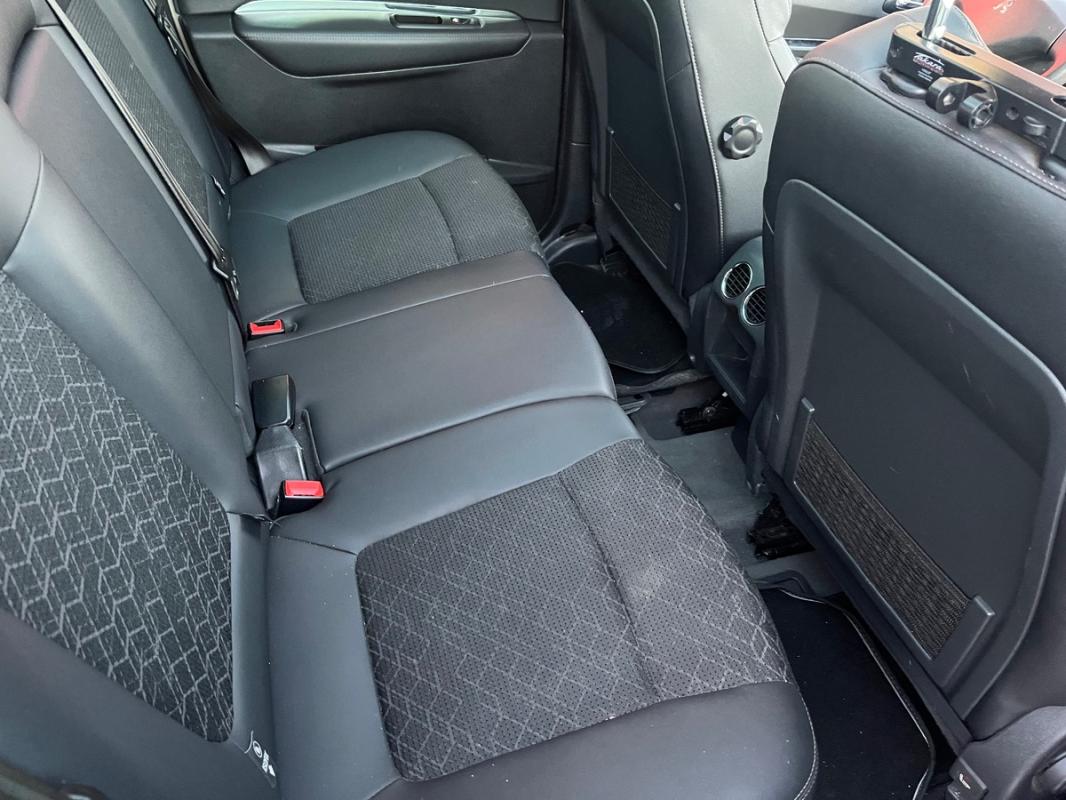 Peugeot 3008 1.6L HDI 121 CH - TOIT PANO ALLURE AVEC CAMÉRA | ENTIEREMENT RÉVISÉE & GARANTIE 12 MOIS