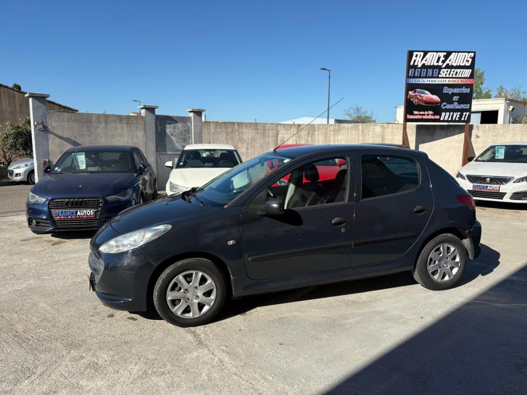 Peugeot 206+ 1.4i 73 CH ESSENCE DE 2011 - ENTIÈREMENT RÉVISÉE ET GARANTIE SUR 12 MOIS en Europe