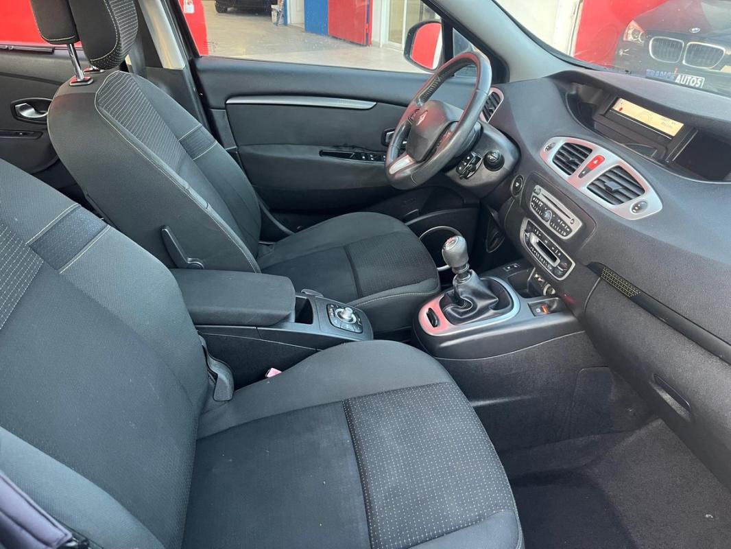 Renault Scenic 1.9L DCI 131 CH - AVEC GPS RADARS ENTIÈREMENT RÉVISÉE & GARANTIE en Europe