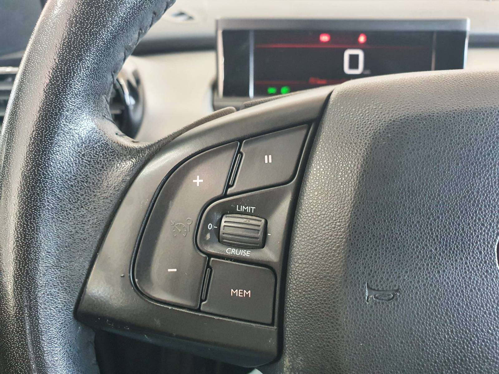 Citroen C4 Cactus 🟢1.2 ESSENCE 110CV - FULL CARNET - CAMERA - CAR PLAY