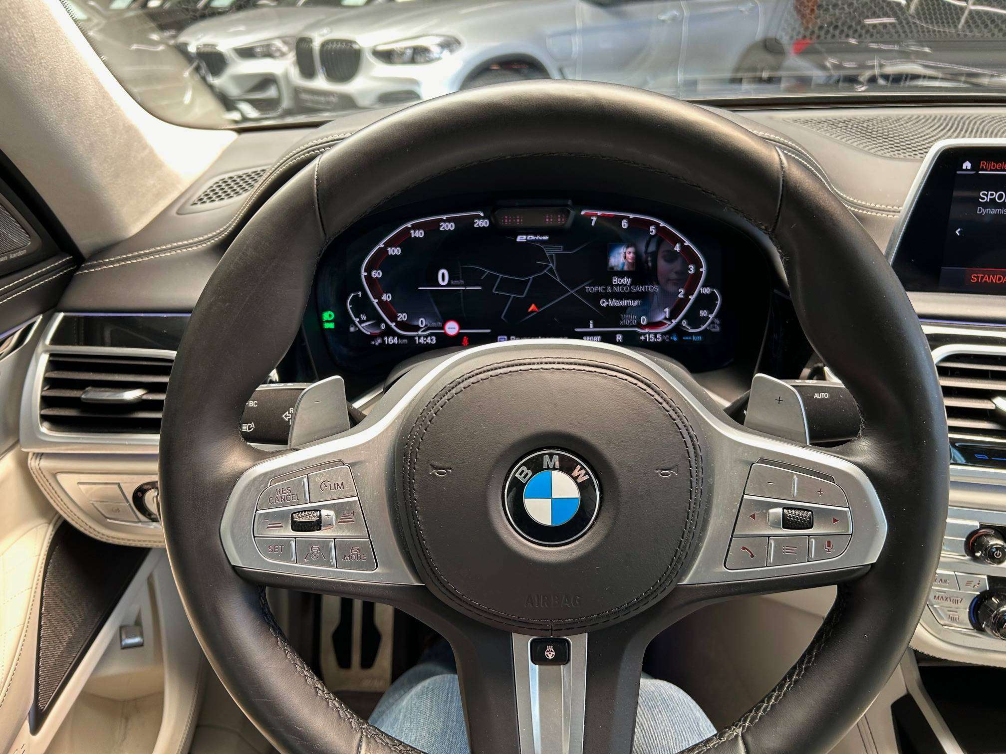 BMW 745 e M Pack Individual Alu20"/Acc/Hud/Hk/Keyless/SoftClose *1j garantie*