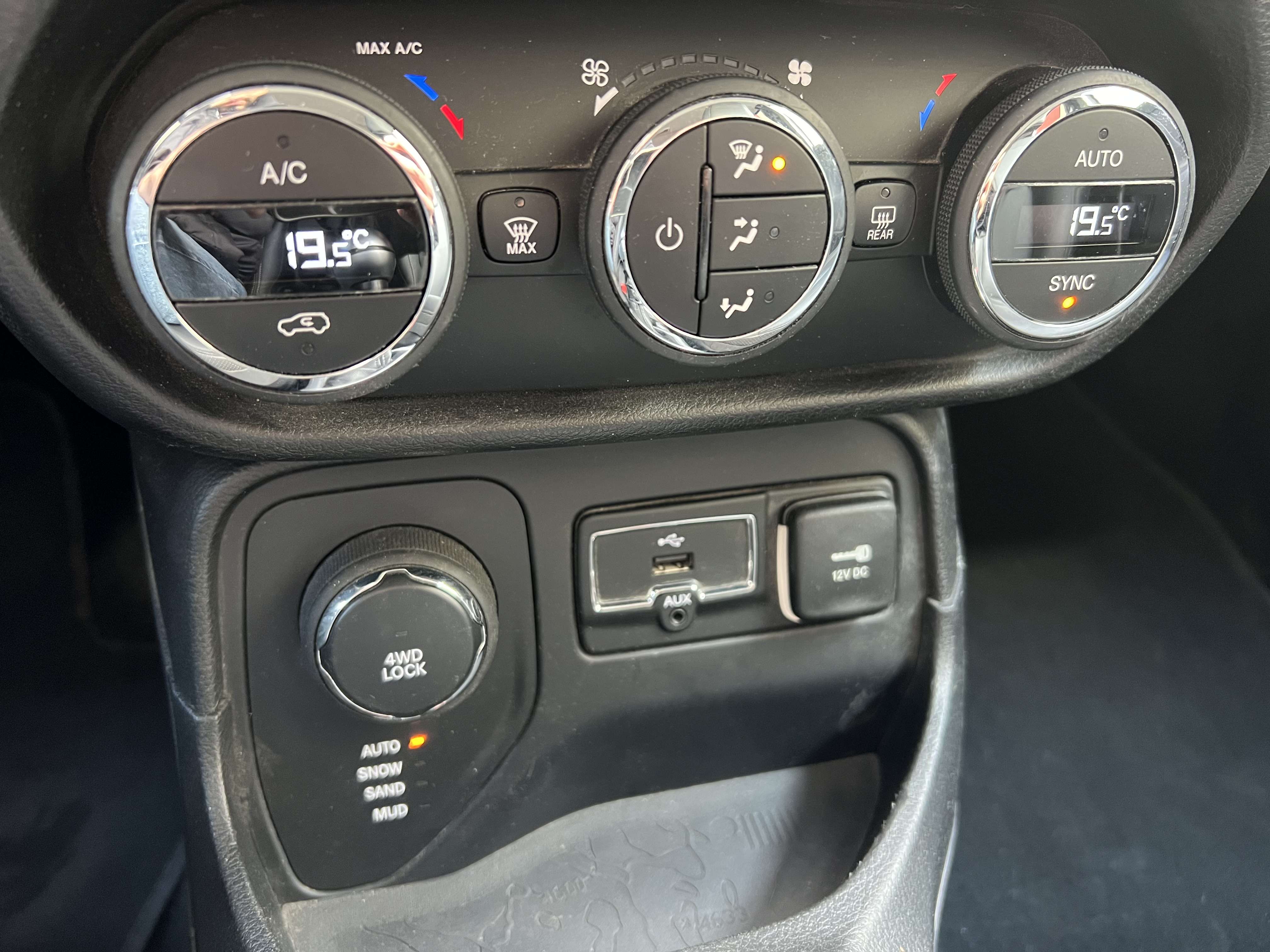 Jeep Renegade 2.0 MJD 4x4 Night Eagle + NAVI + CUIR