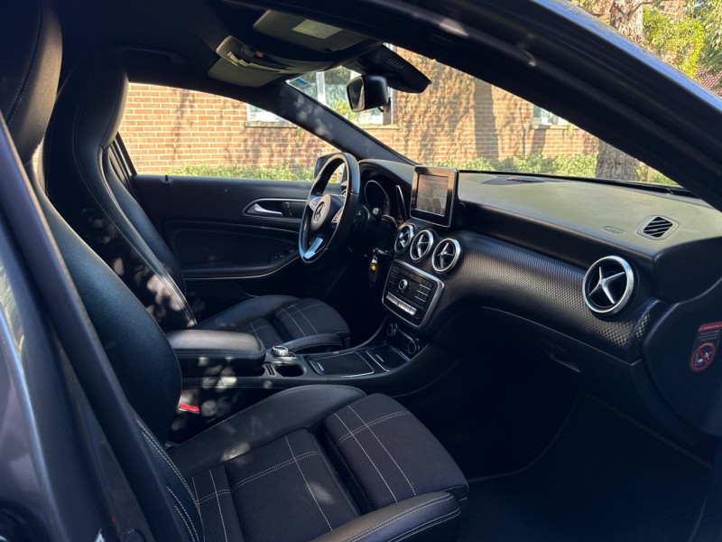 Mercedes-Benz CLASSE A 180 D BUSINESS EXECUTIVE EDITION 7G-DCT * 2017 * LED * GPS