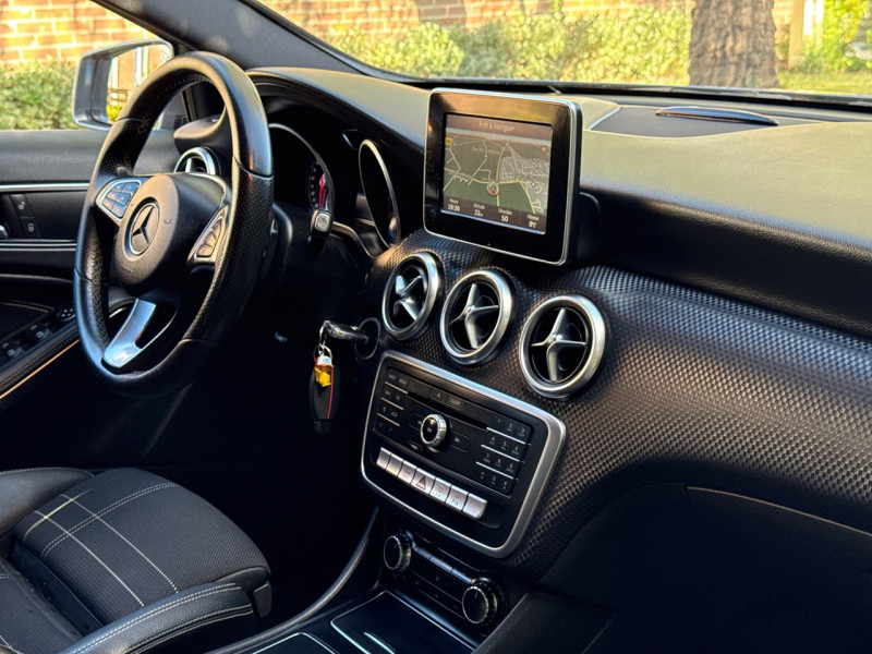 Mercedes-Benz CLASSE A 180 D BUSINESS EXECUTIVE EDITION 7G-DCT * 2017 * LED * GPS