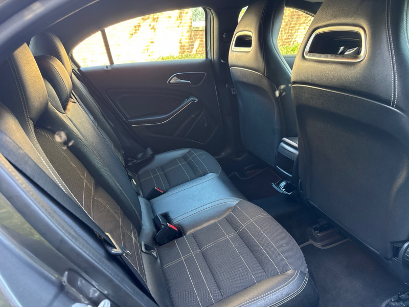 Mercedes-Benz CLASSE A 180 D BUSINESS EXECUTIVE EDITION 7G-DCT * 2017 * LED * GPS