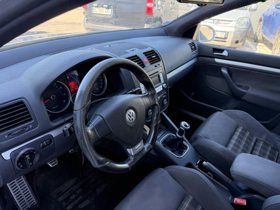 Volkswagen Golf GTI 2.0 T 16S FSI 200cv