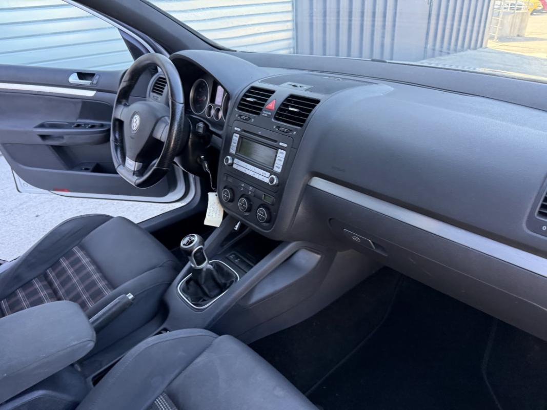 Volkswagen Golf GTI 2.0 T 16S FSI 200cv