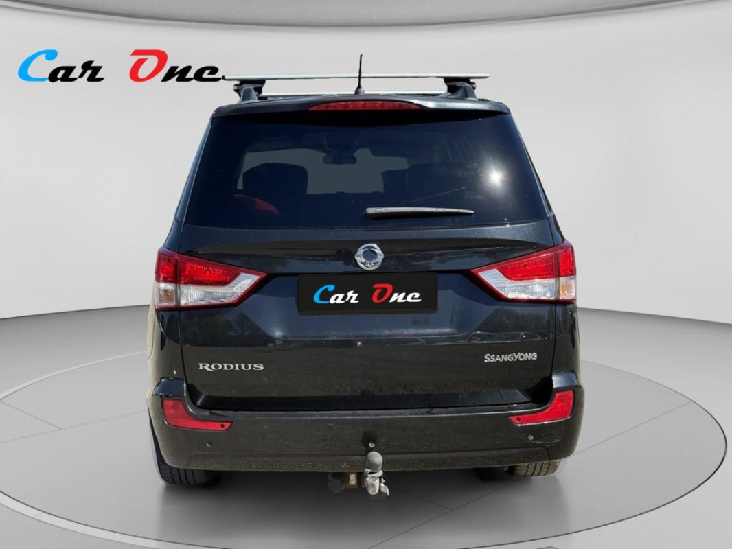 Ssangyong Rodius 200 e-XDi 155cv 4WD BVA 7 Places